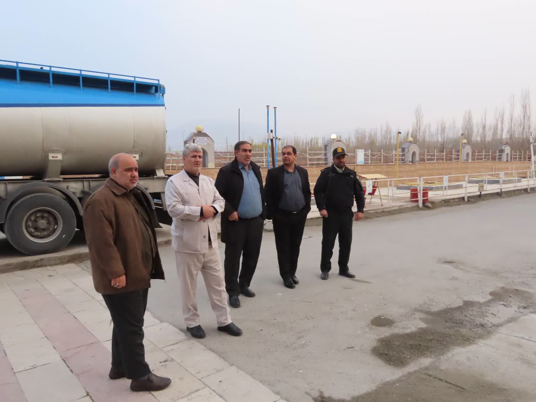 فرماندار شهرستان چایپاره از جایگاه‌های عرضه سوخت در سطح شهر بازدید کرد