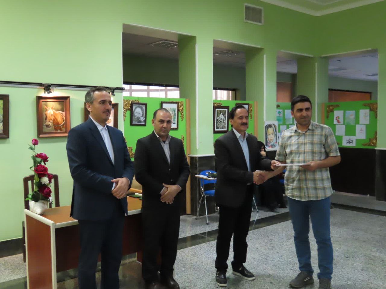 گزارش تصویری آیین تجلیل از هنرمندان گروه نقاشی