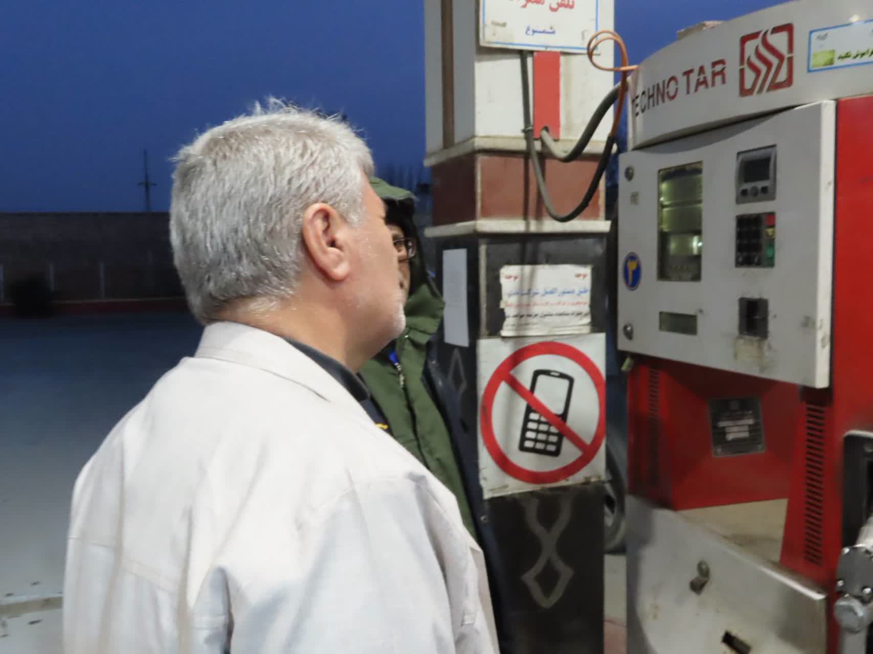 فرماندار شهرستان چایپاره از جایگاه‌های عرضه سوخت در سطح شهر بازدید کرد