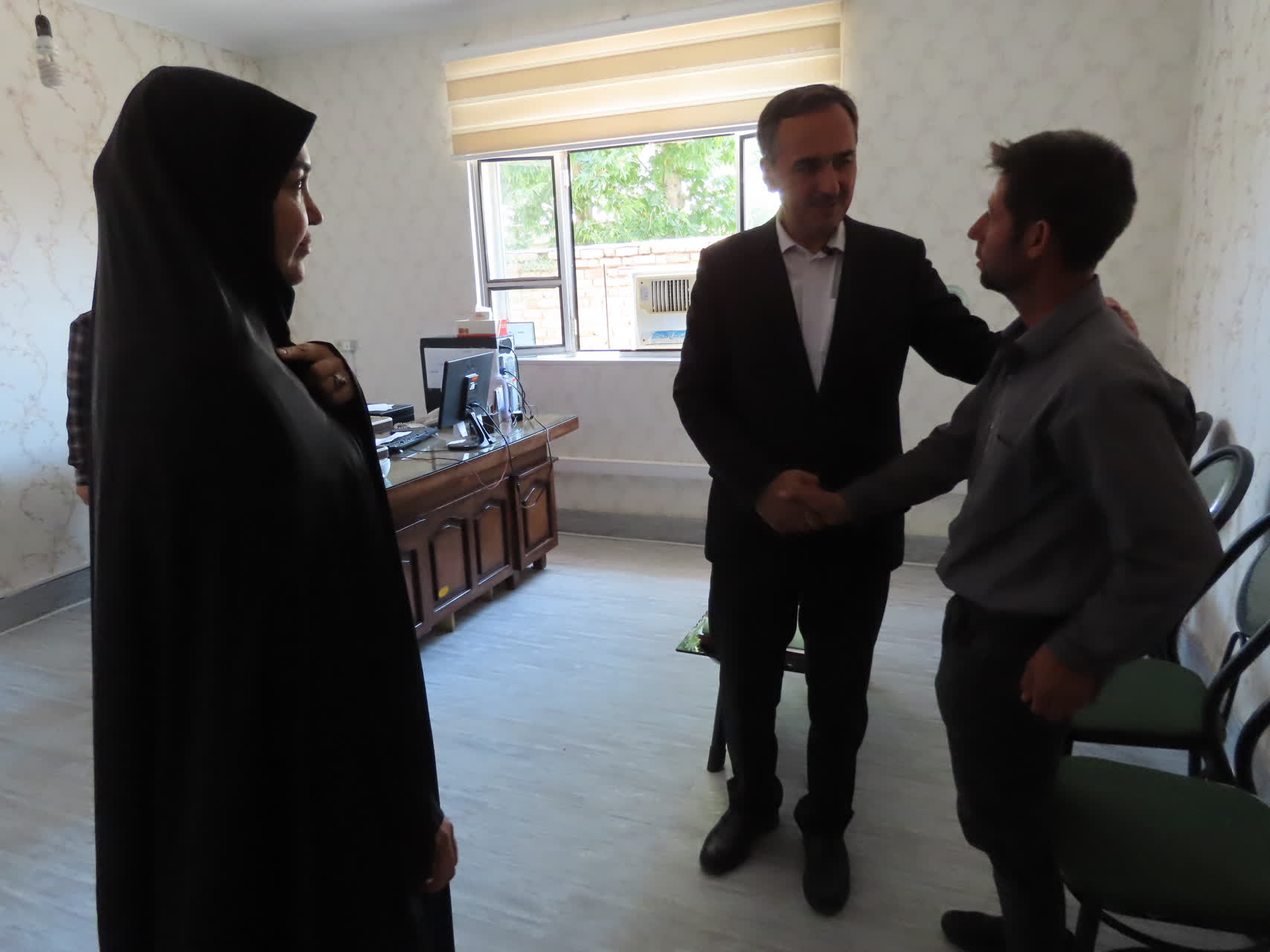 بازدید سرزده سعید شکورزاده فرماندار چایپاره از اداره بهزیستی