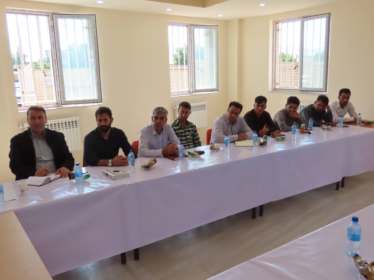 نشست هماندیشی فرماندار شهرستان چایپاره با دهیاران بخش حاجیلار