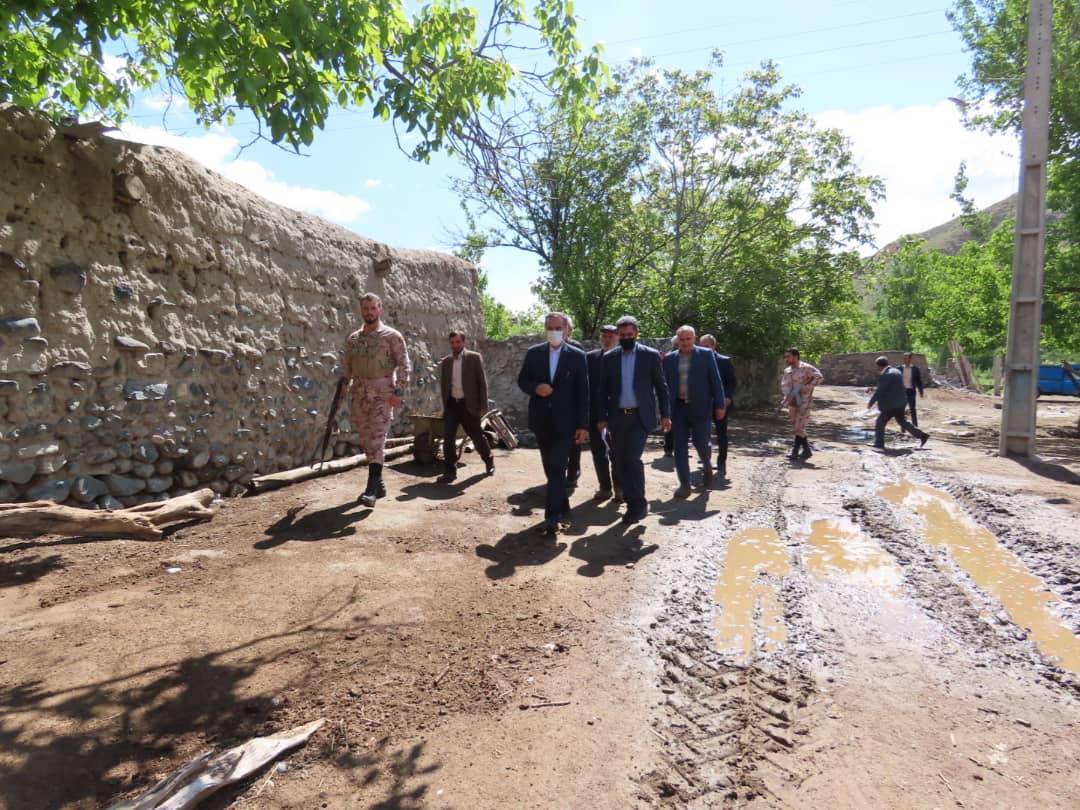 فرماندار شهرستان چایپاره از روستای آجای بازدید و با مردم شریف آن روستا دیدار نمود