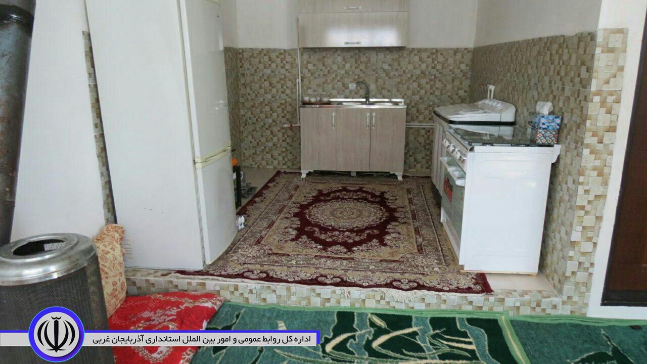 همزمان با هشتمین روز از ایام الله دهه مبارک فجر آئین افتتاح اجرای پیاده رو جدول و آسفالت خیابان طالقانی و افتتاح 5واحد مسکن مدد جویی (روستای چیر کندی) درشهرستان چایپاره برگزار شد.