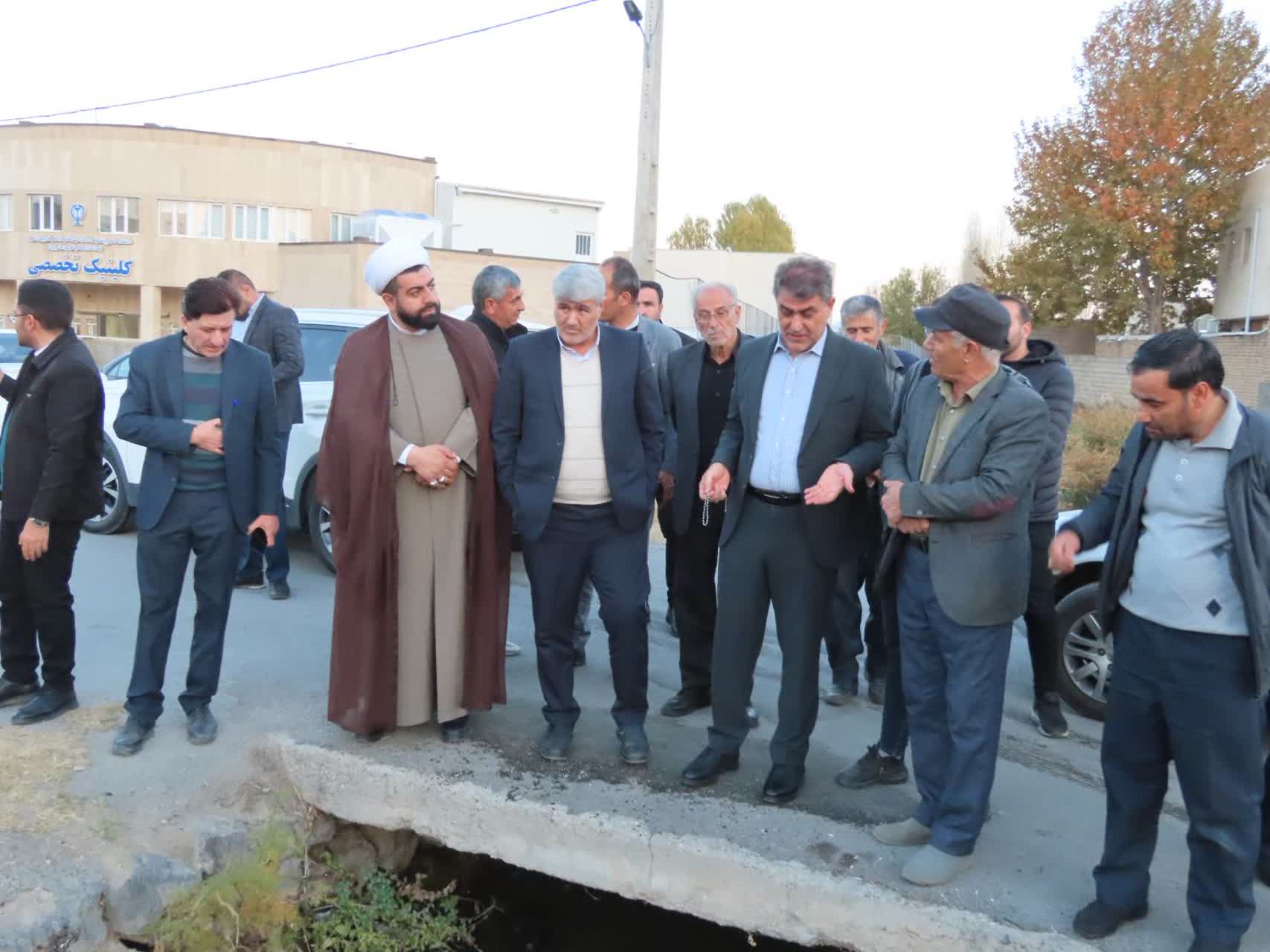 بازدید فرماندار چایپاره از وضعیت آسفالت معابر و ساماندهی نهر آب جوی محله بیگجوان