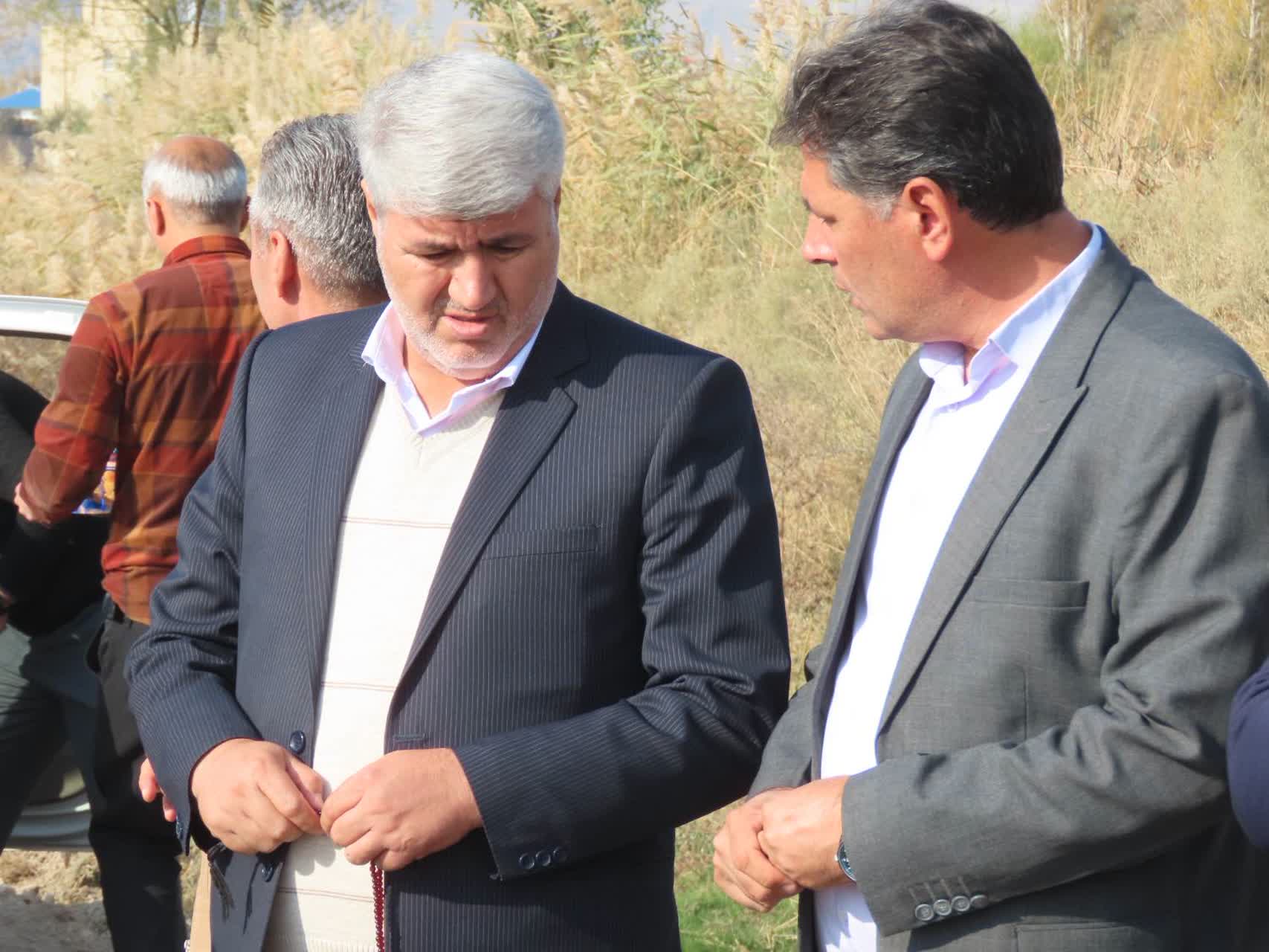 بازدید فرماندار چایپاره از عملیات آسفالت ریزی مسیر ضلع شرقی بلوار انقلاب شهرستان