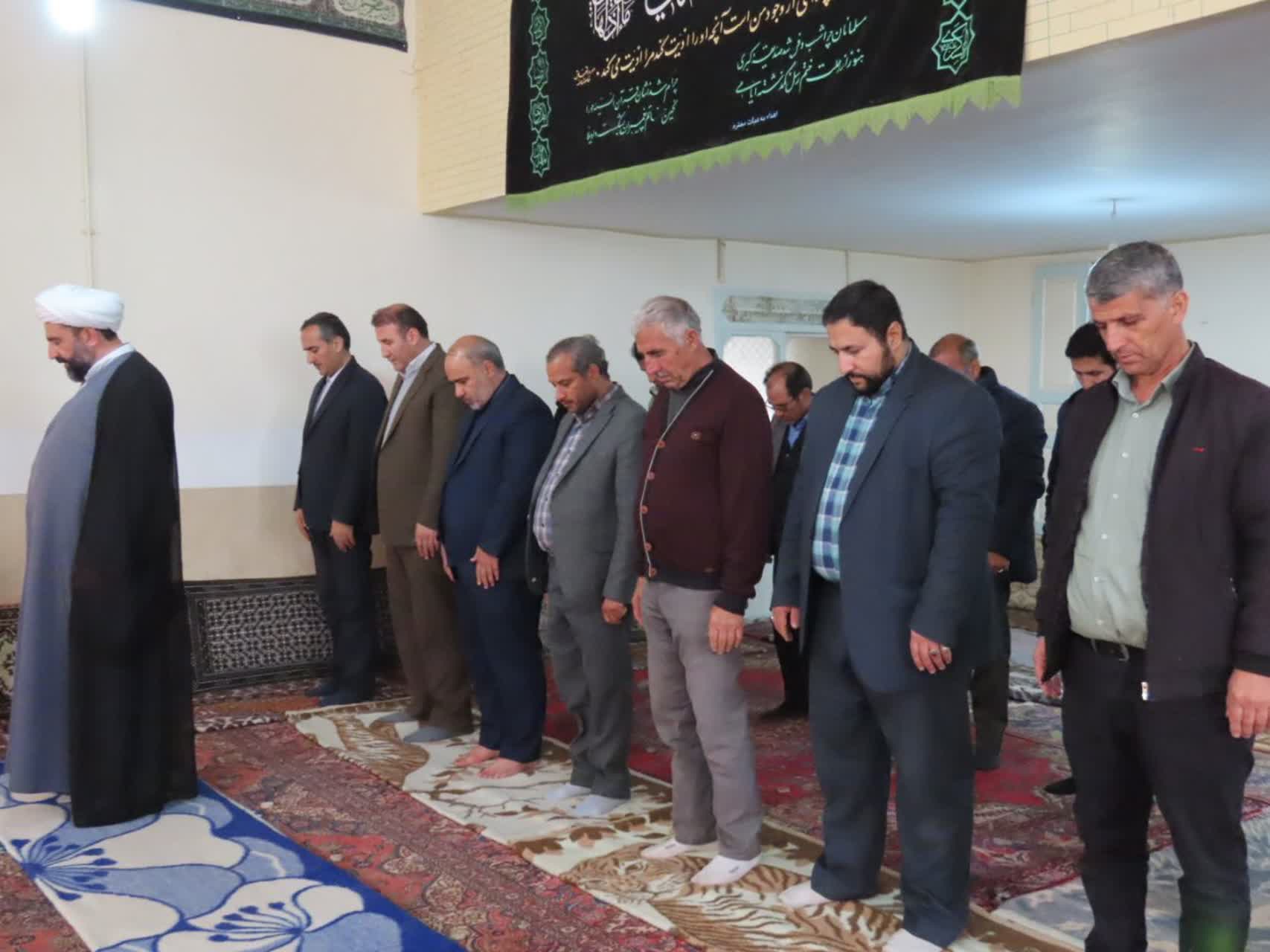 بازدید میدانی فرماندار شهرستان چایپاره از آسفالت ریزی معابر روستای دیزج حاتم خان