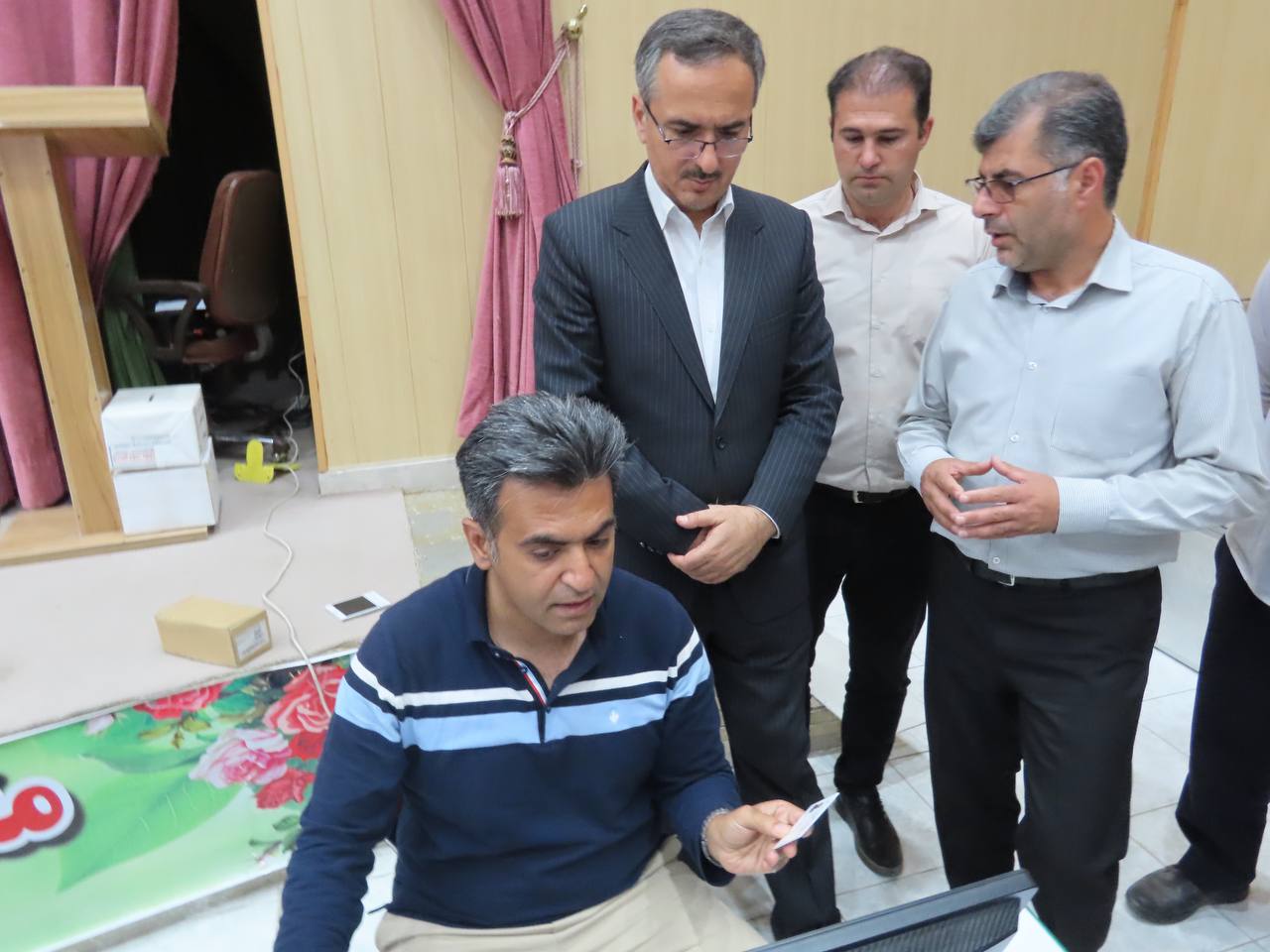 بازدید فرماندار از برگزاری انتخابات اتحادیههای صنفی در شهرستان چایپاره