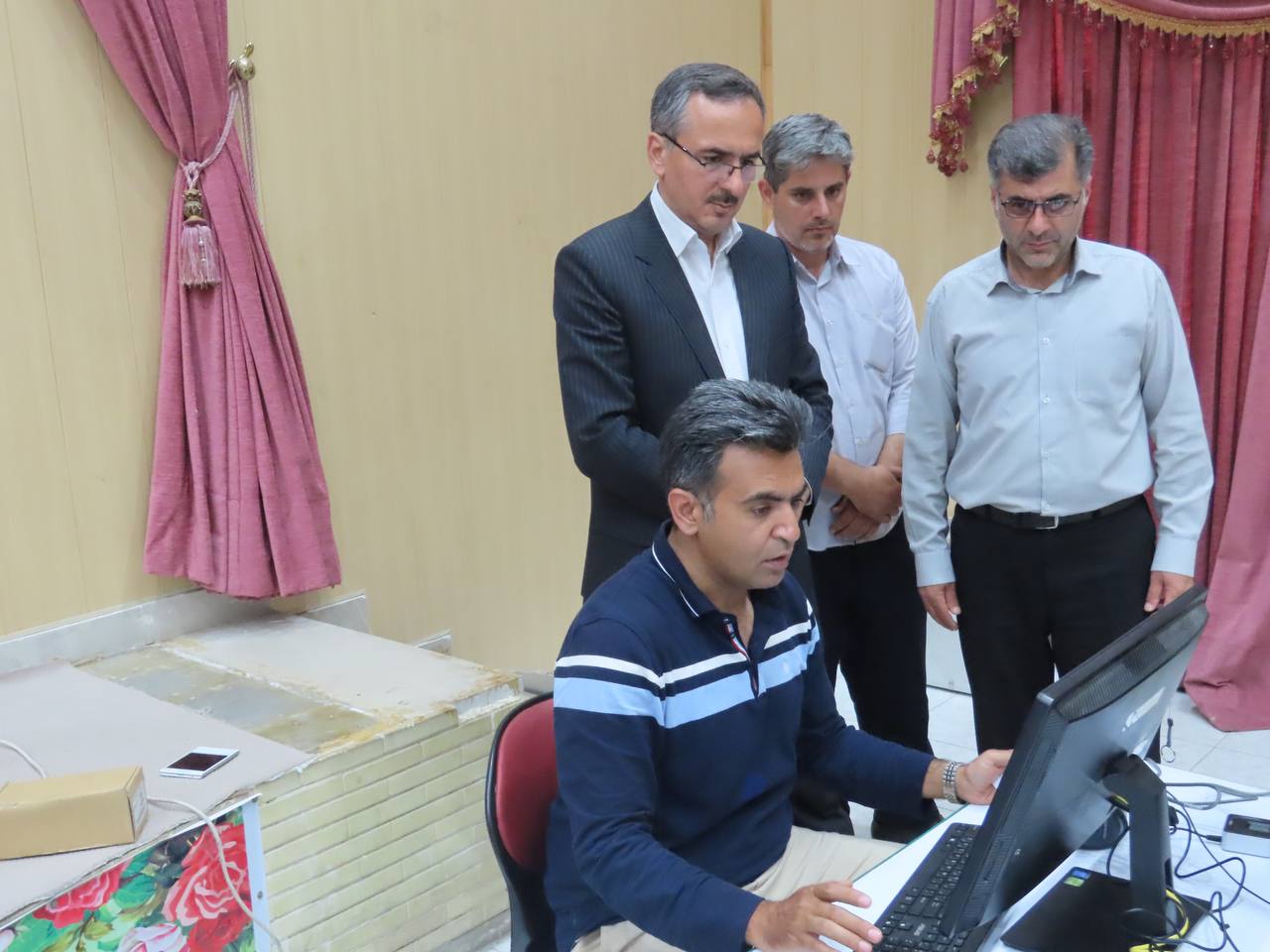 بازدید فرماندار از برگزاری انتخابات اتحادیههای صنفی در شهرستان چایپاره
