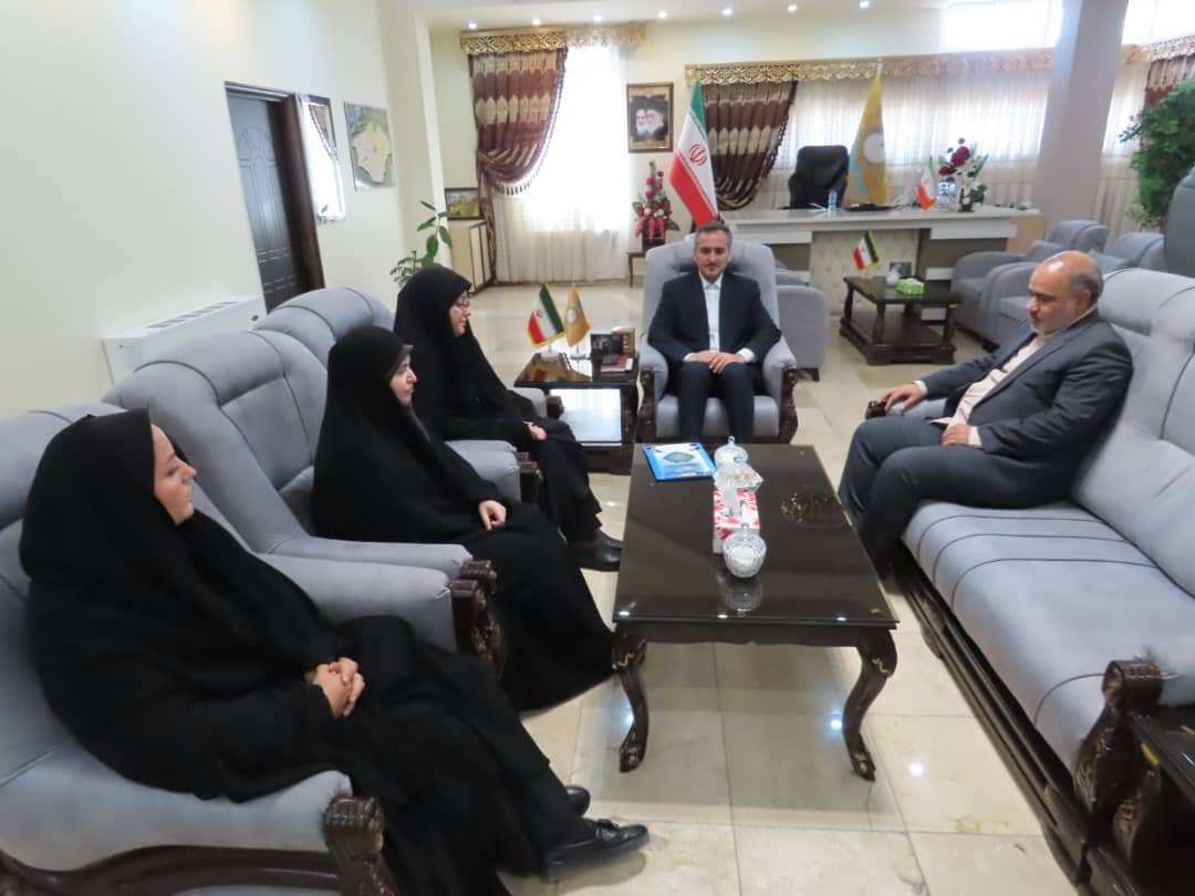 تجلیل فرماندار شهرستان چایپاره از دهیار روستای دیزج حاتم خان
