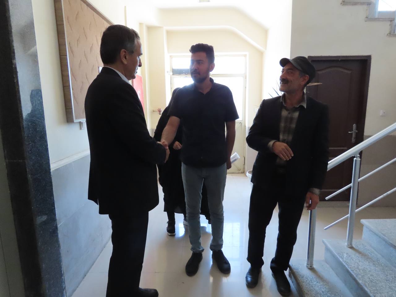 بازدید سرزده سعید شکورزاده فرماندار چایپاره از مجتمع اداری شهرستان