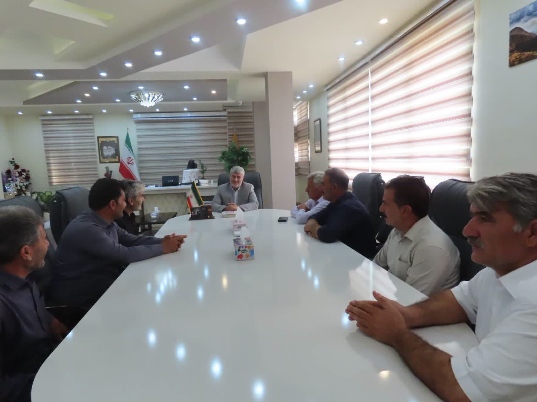 جلسه بررسی مشکلات روستای کامل آباد