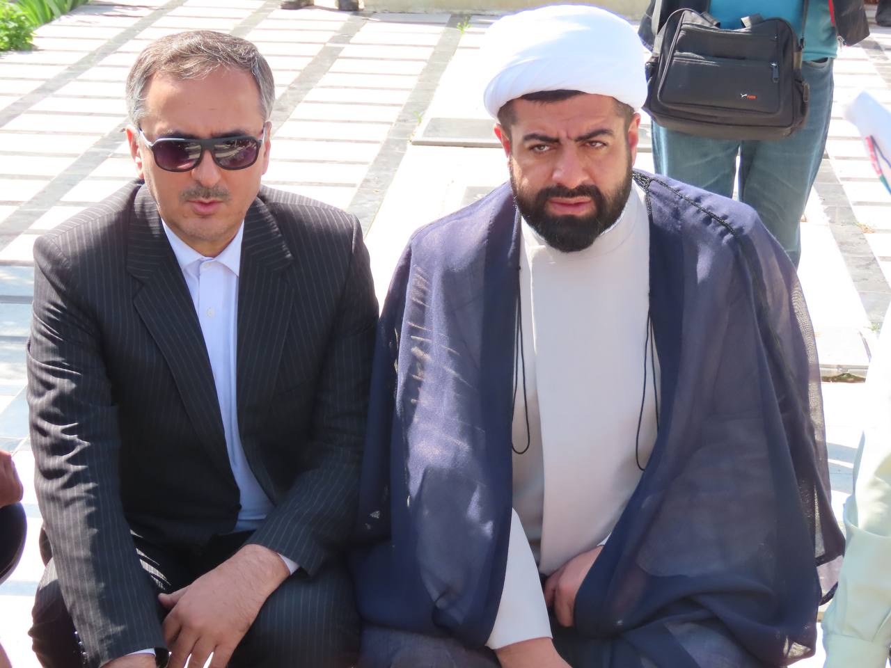 غبار روبی و عطرافشانی گلزار شهدای شهرستان چایپاره