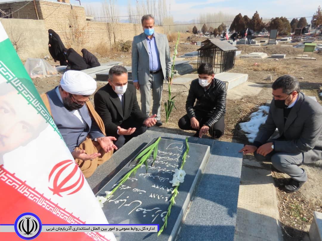آیین غبار روبی گلزار مطهر شهداء به مناسبت گرامیداشت دهه فجر و چهل و سومین سالروز پیروزی انقلاب شکوهمند اسلامی برگزار شد