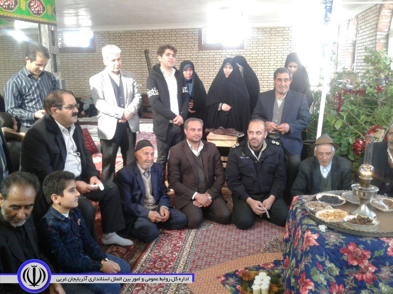 همزمان با پنجمین روز از دهه مبارک فجر جشنواره غذاهای محلی در روستای زنگلان علیا در شهرستان چایپاره برگزار شد.
