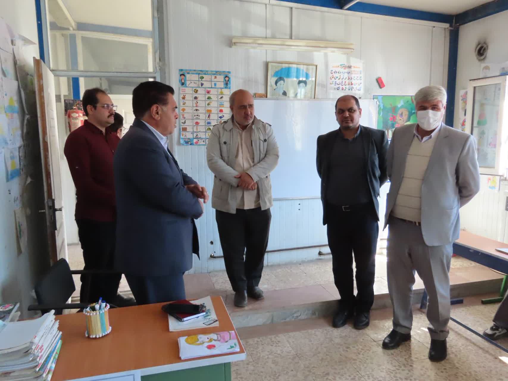 بازدید فرماندار شهرستان چایپاره از دبستان شهید مدنی روستای کورابلاغ