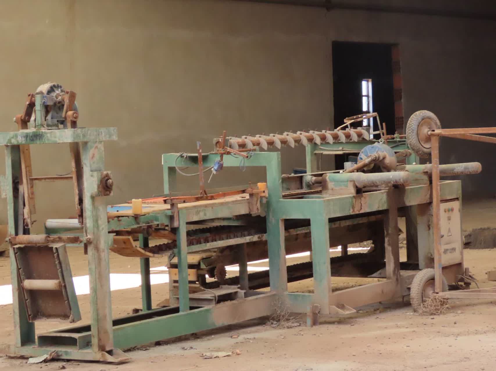 بازدید رئیس کل دادگستری آذربایجانغربی و فرماندار چایپاره از کارخانه راکد آجر سفال گرگین شهرستان