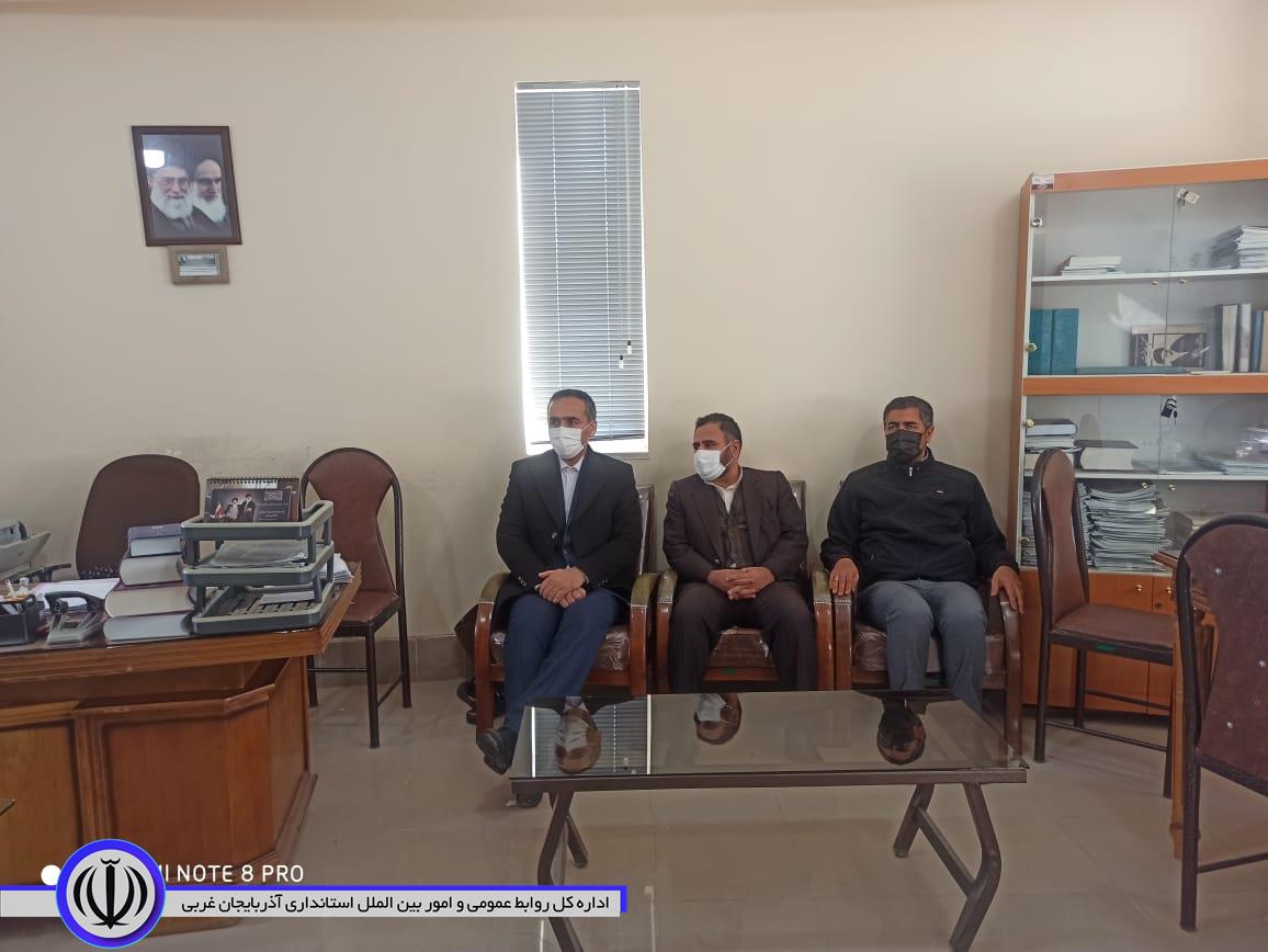 بازدید شکورزاده فرماندار شهرستان از اداره ثبت اسناد و املاک شهرستان چایپاره