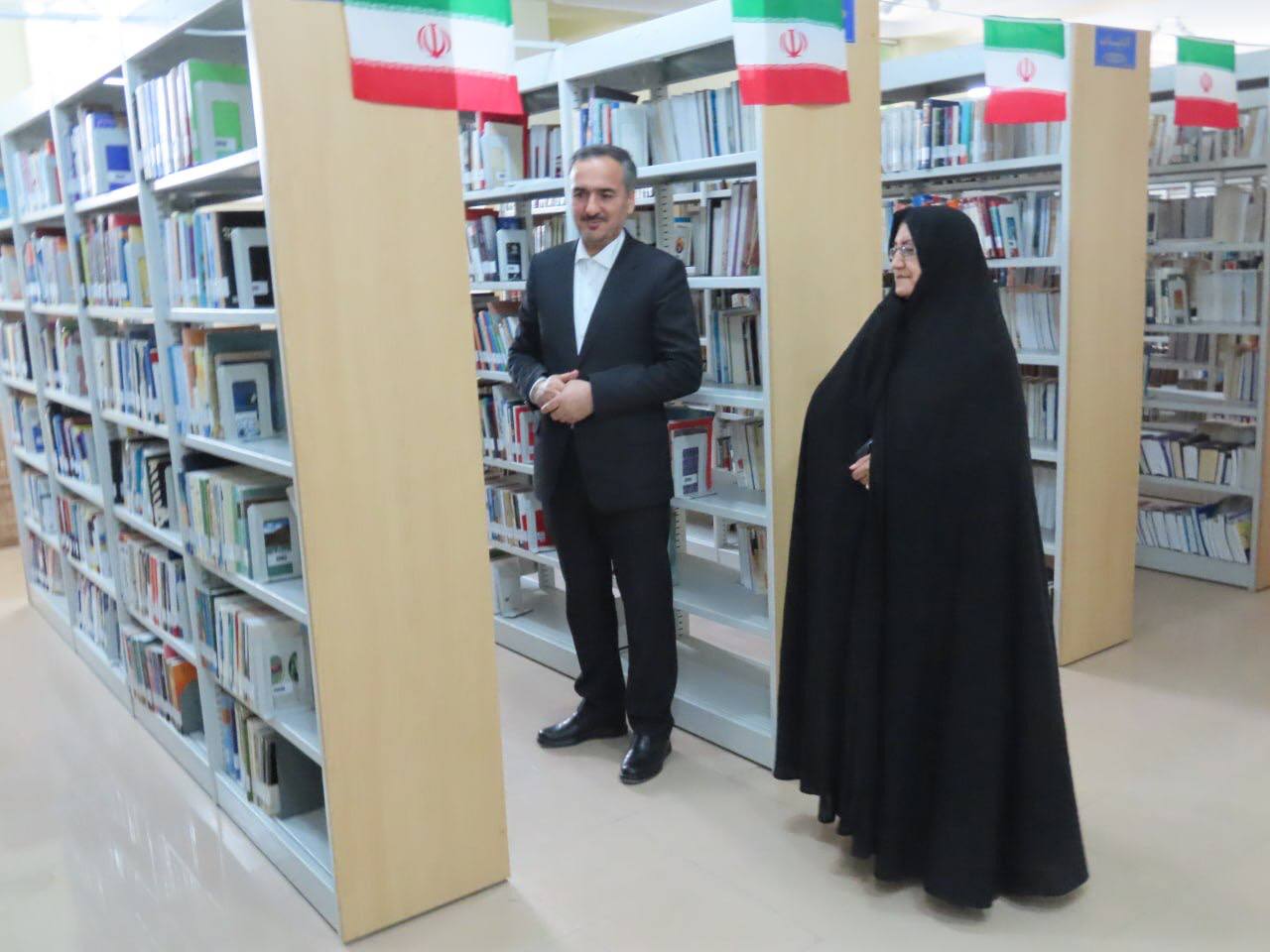 بازدید فرماندار چایپاره از کتابخانه عمومی شهرستان