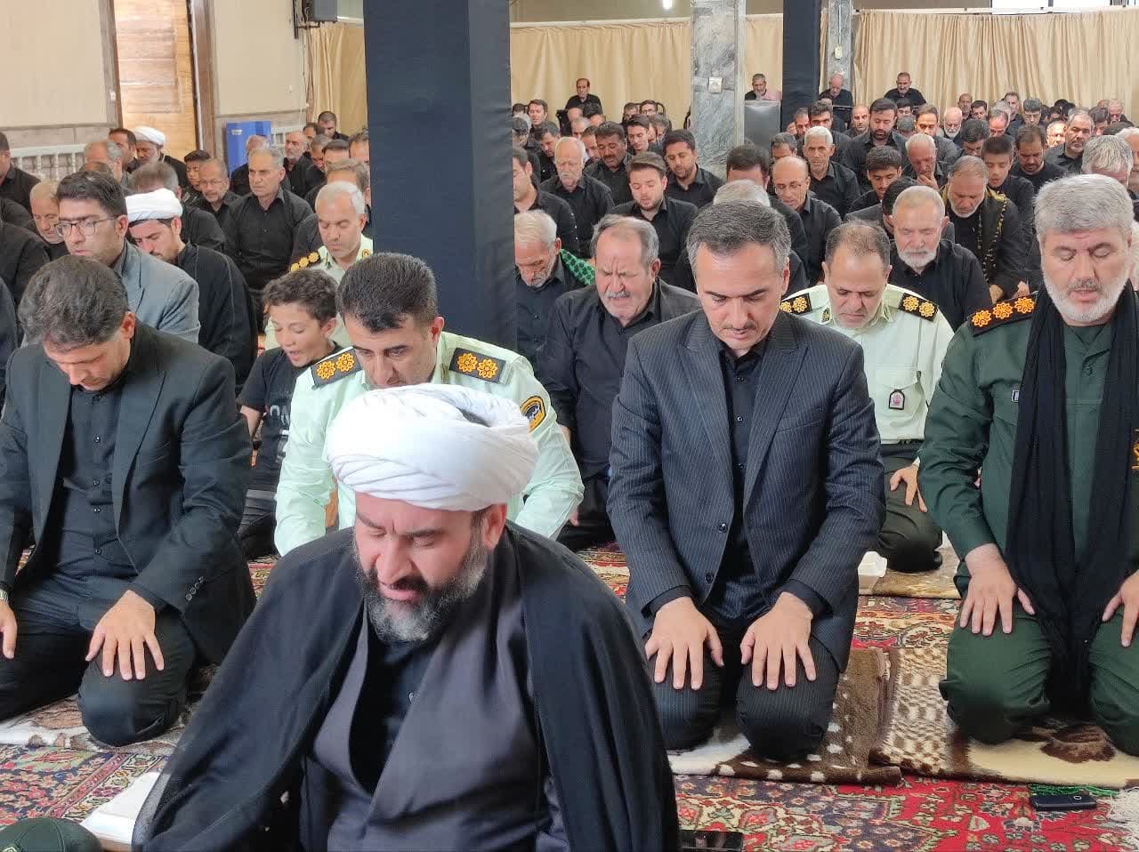 اقامه نماز جمعه همزمان با نماز ظهر عاشورا در مسجد جامع شهر قره ضیاء الدین