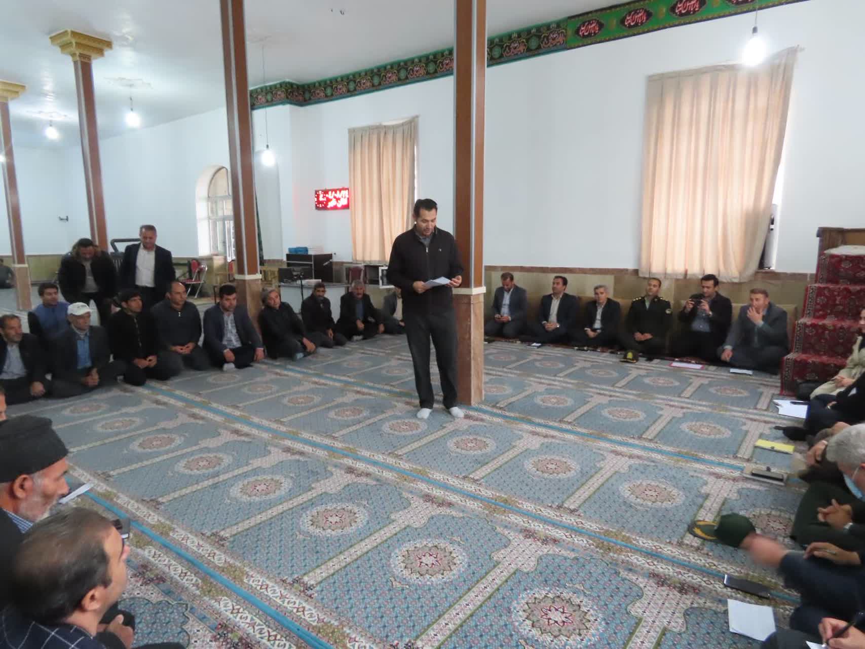 بازدید فرماندار شهرستان چایپاره از دبستان شهید اصغری روستای حاج احمد کندی