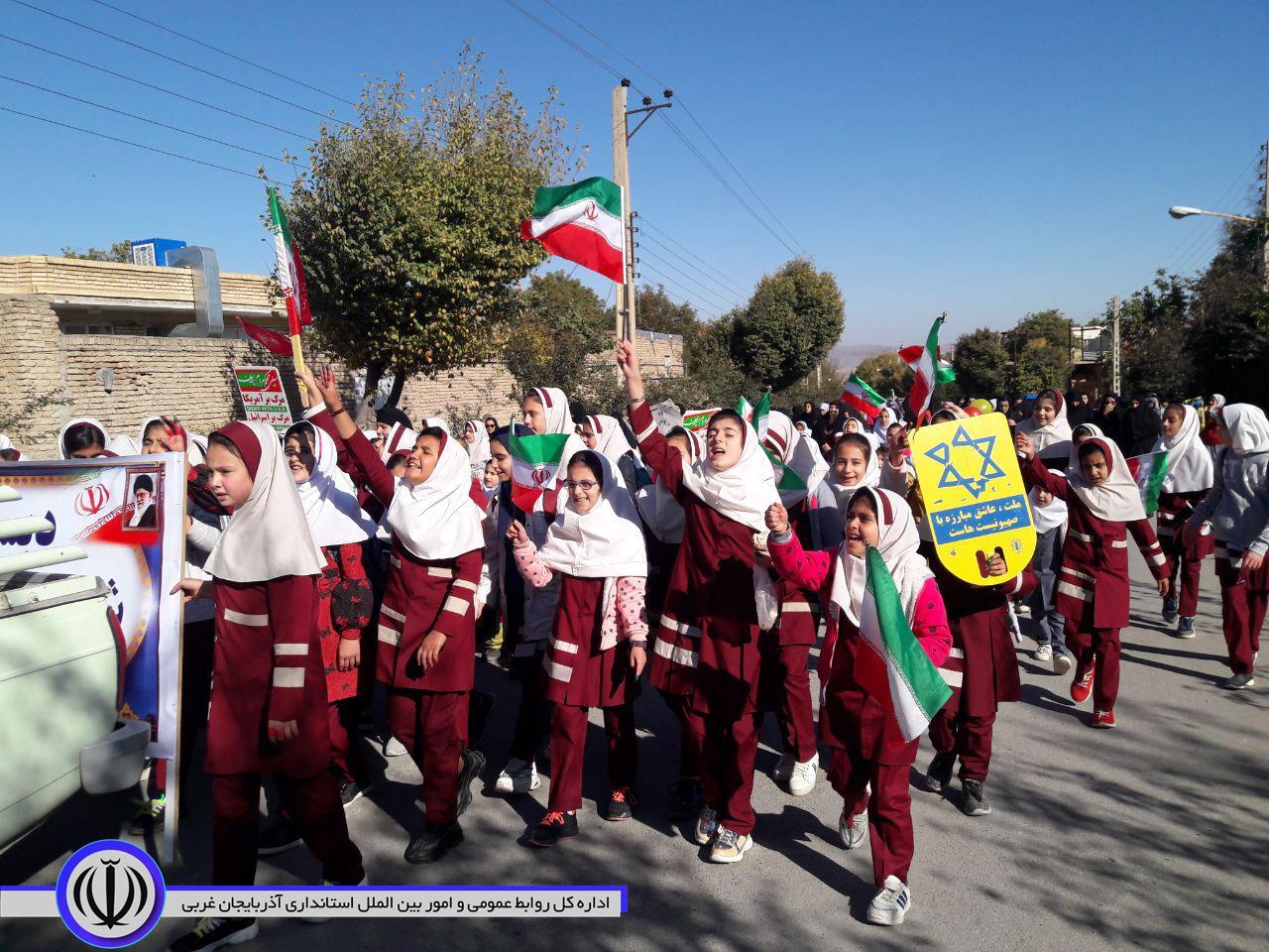 برگزاری باشکوه راهپیمایی یوم الله 13 آبان ماه بخش مرکزی با حضور بخشدار مرکزی، اقشار مختلف مردم و دانش آموزان در روستای تاریخی و گردشگری چورس