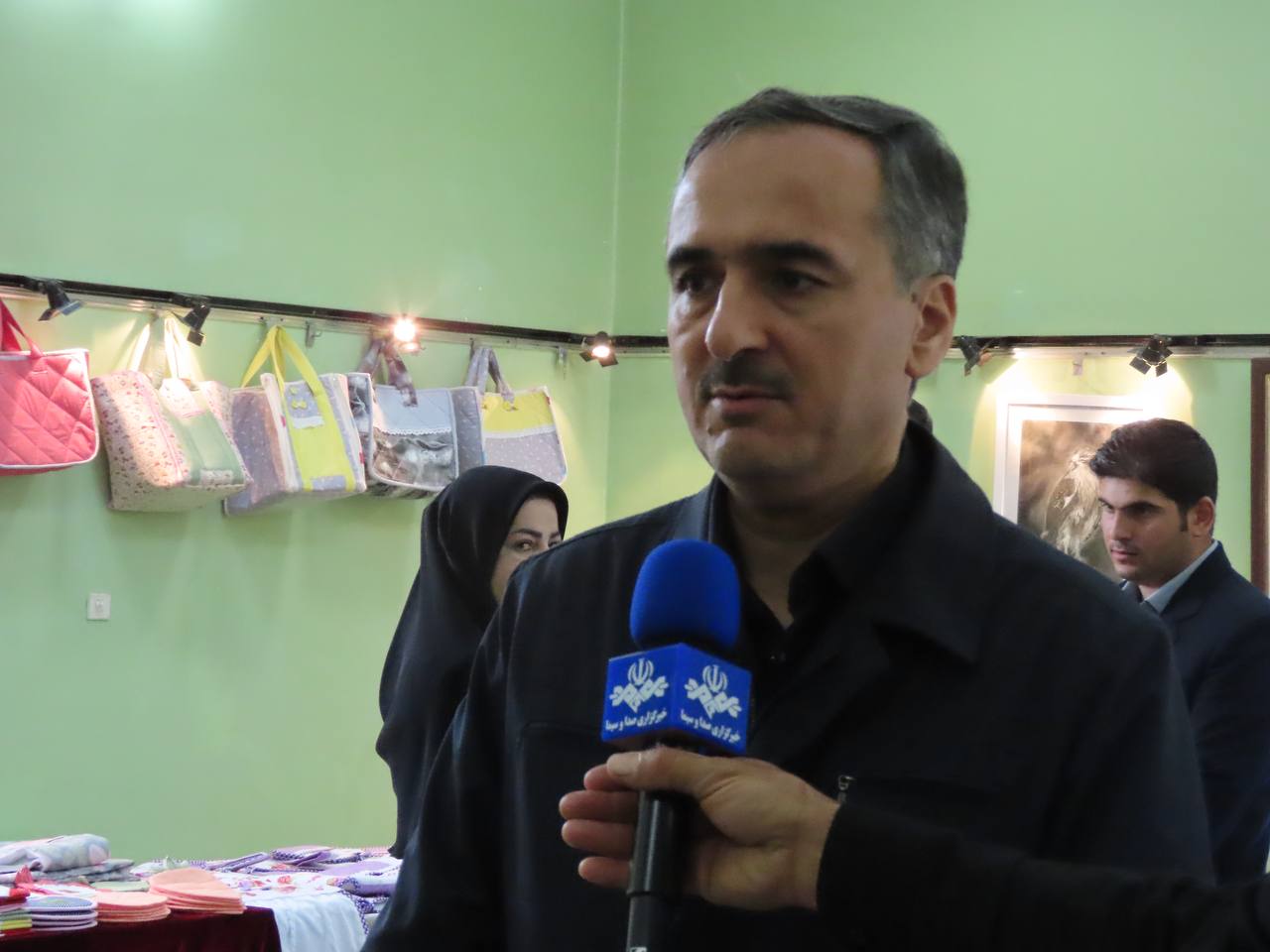 افتتاح نمایشگاه انواع صنایع دستی و غذایی مشاغل خانگی شهری و روستایی