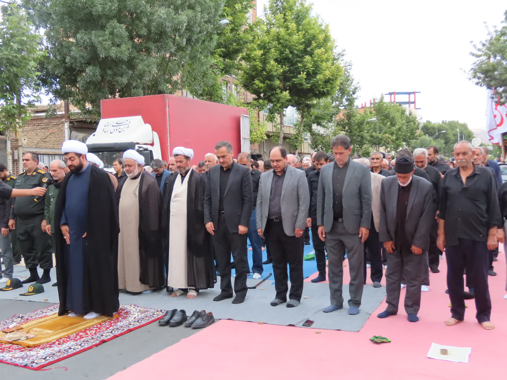 اقامه نماز ظهر عاشورا