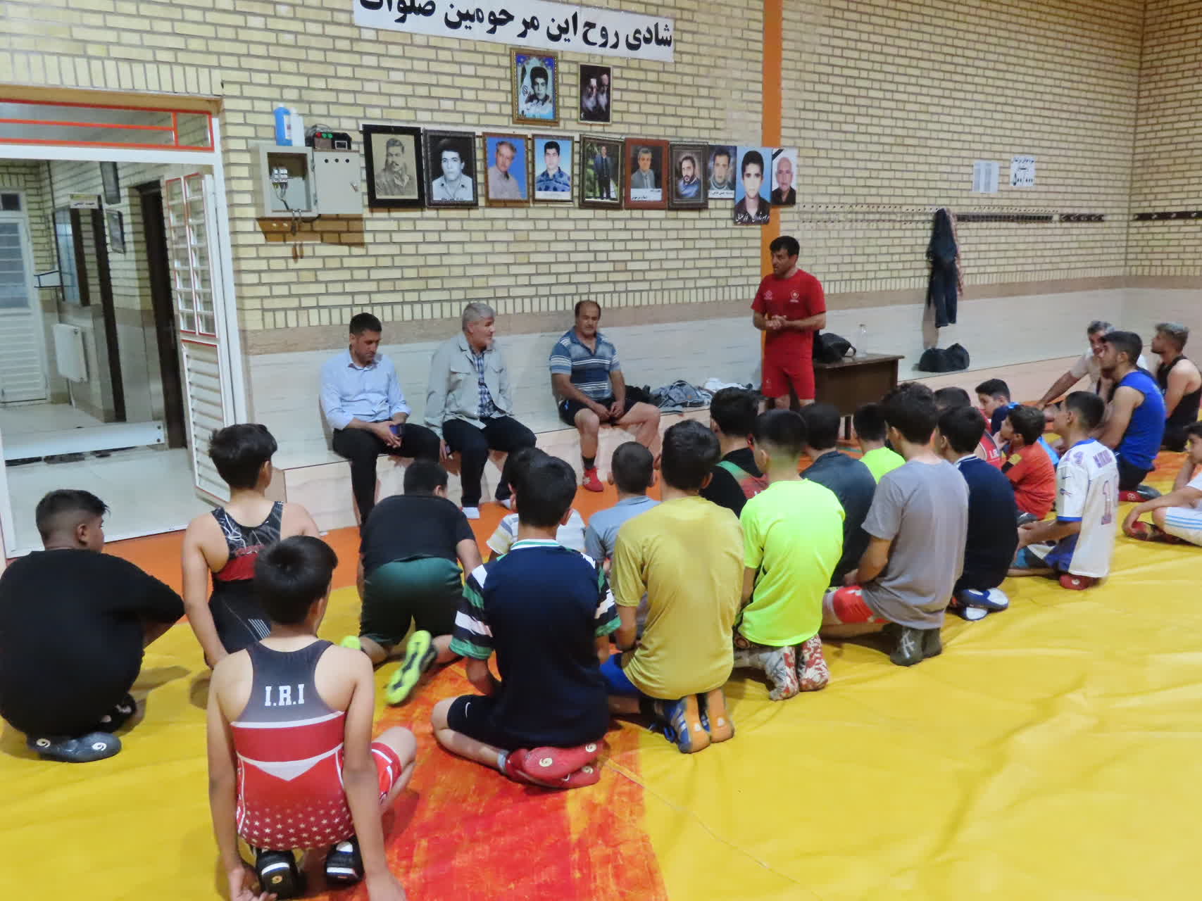 حضور فرماندار شهرستان در محل تمرین تیم کشتی چایپاره