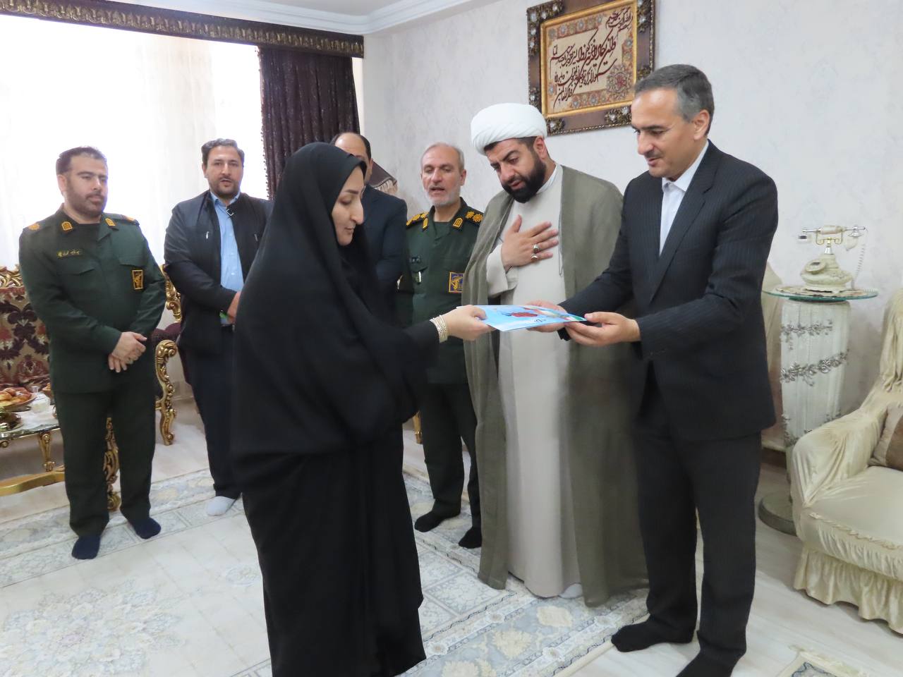 تجلیل فرماندار از دختر شهید سرافراز ماکویی حصار