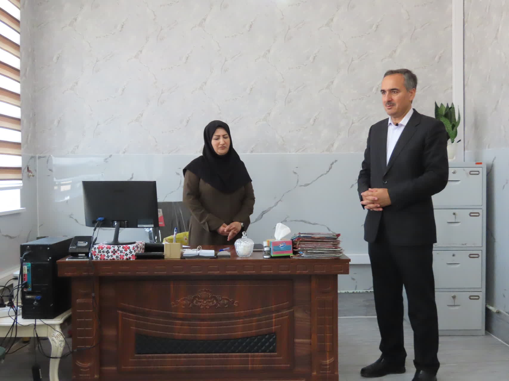بازدید سرزده سعید شکورزاده فرماندار چایپاره از اداره بهزیستی