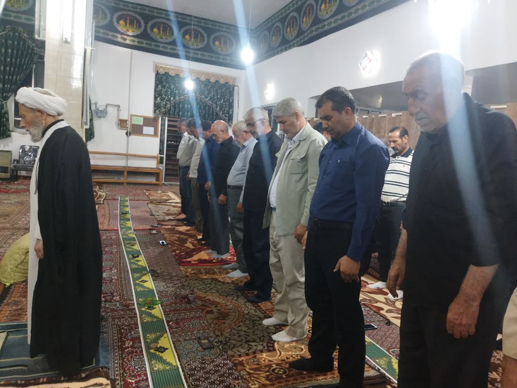 حضور فرماندار چایپاره در جمع نمازگزاران مسجد حضرت سیدالشهدا علیهالسلام