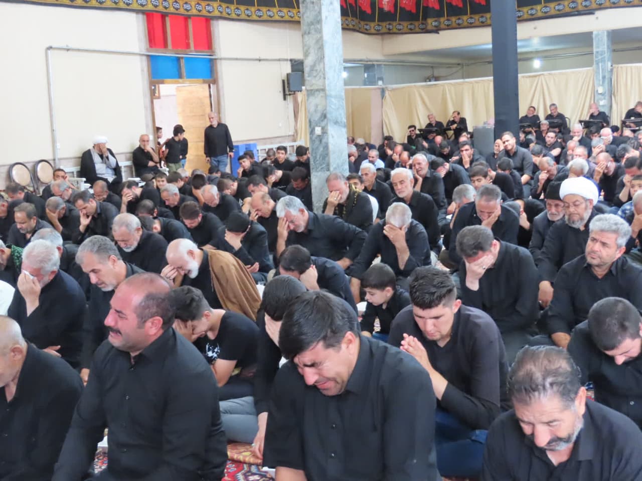 اقامه نماز جمعه همزمان با نماز ظهر عاشورا در مسجد جامع شهر قره ضیاء الدین