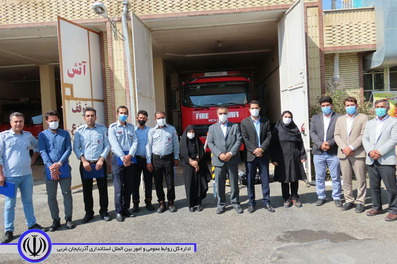 حضور فرماندار شهرستان چایپاره در آتشنشانی و خدمات ایمنی شهرداری در شهرستان چایپاره