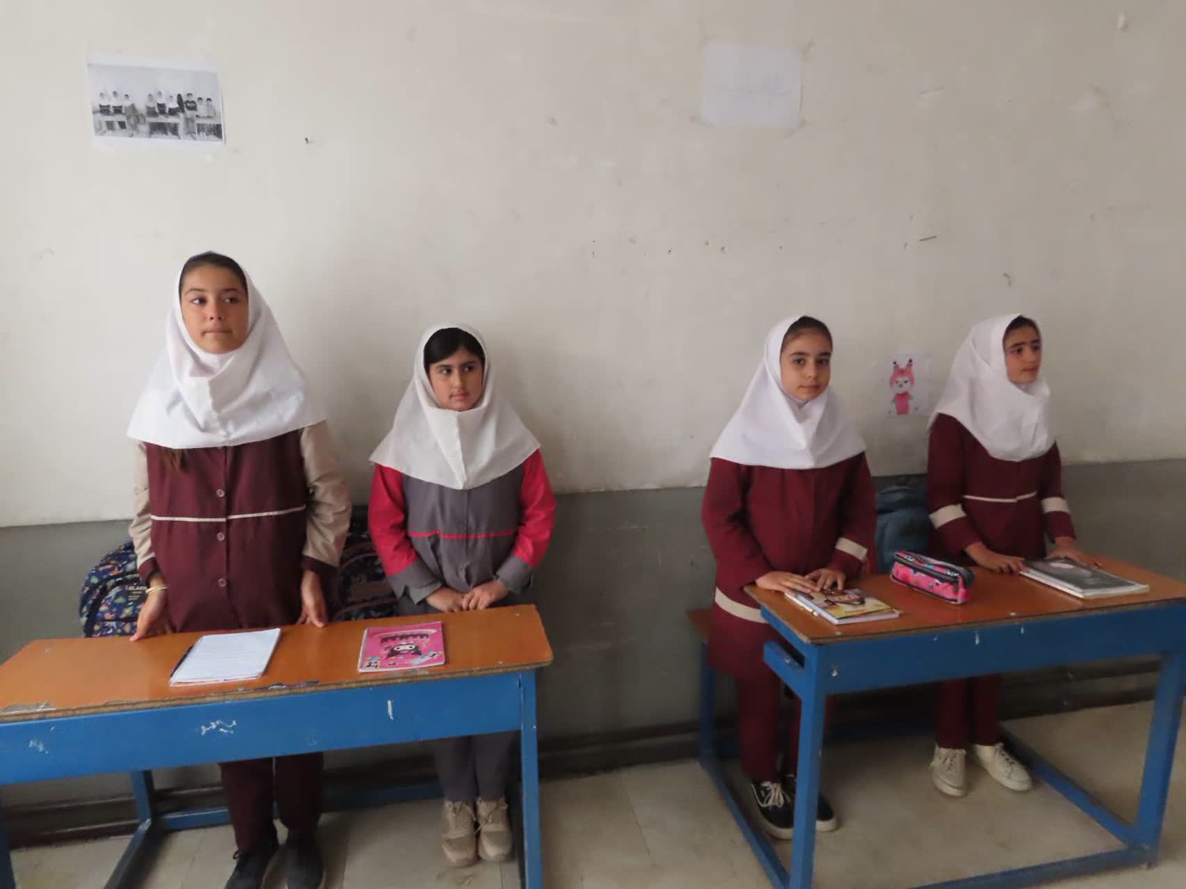 بازدید فرماندار شهرستان چایپاره از دبستان شهید اصغری روستای حاج احمد کندی