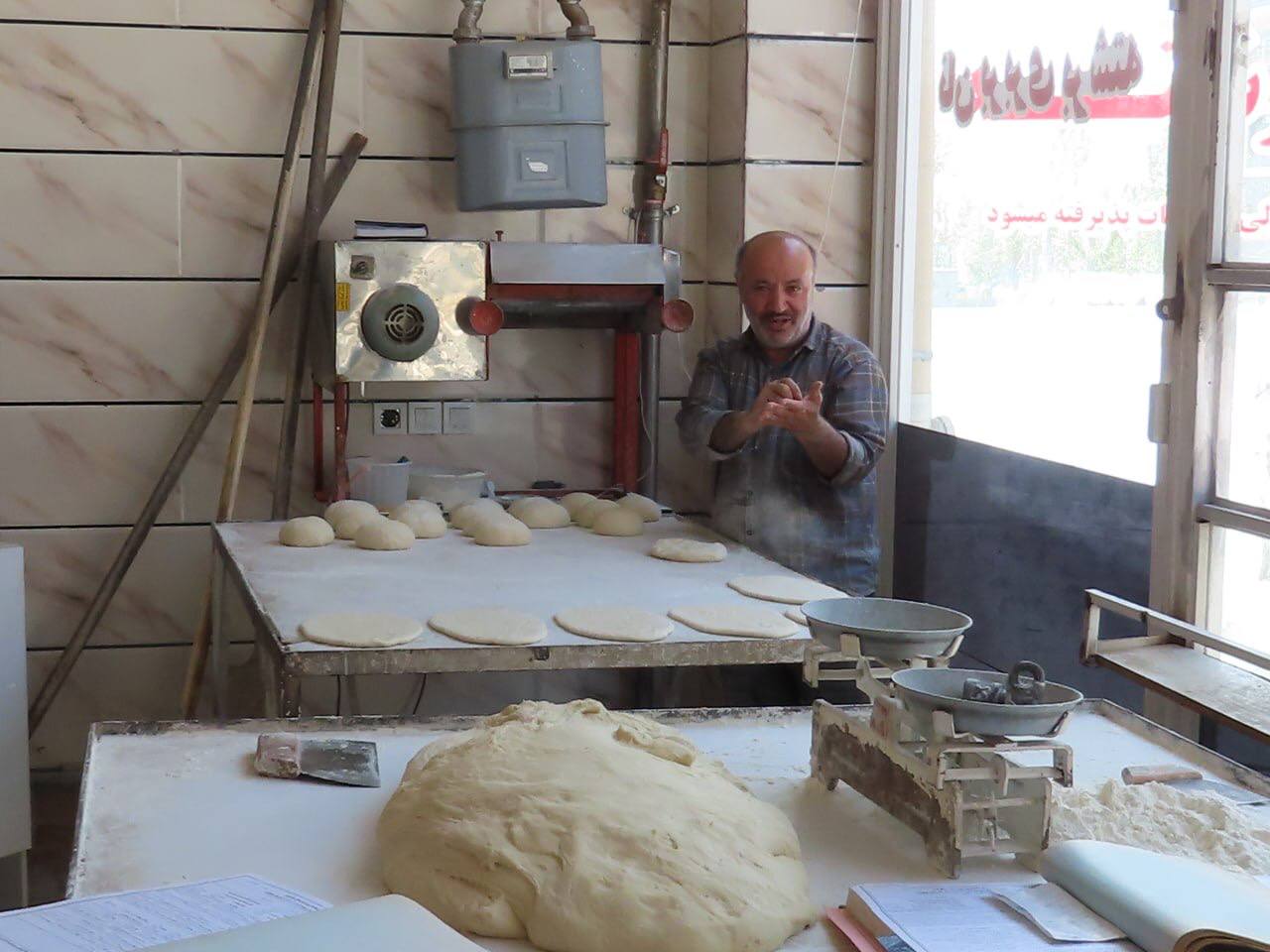 بازدید اعضای کارگروه آرد و نان از نانوایی های سطح شهرستان