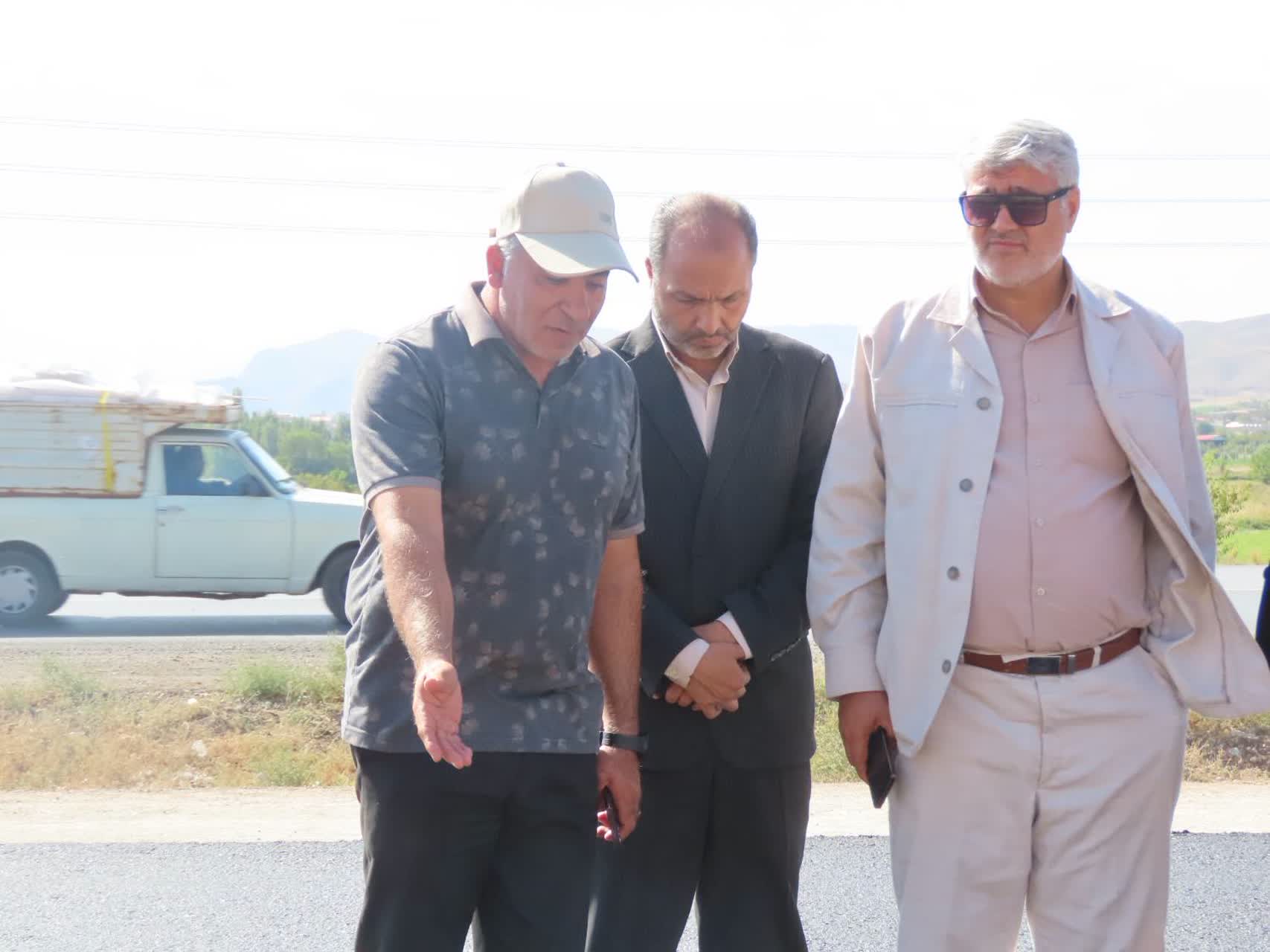 بازدید فرماندار چایپاره از عملیات آسفالت ریزی بزرگراه ایواوغلی - گیت ورودی منطقه آزاد ماکو در محدوده شهرستان