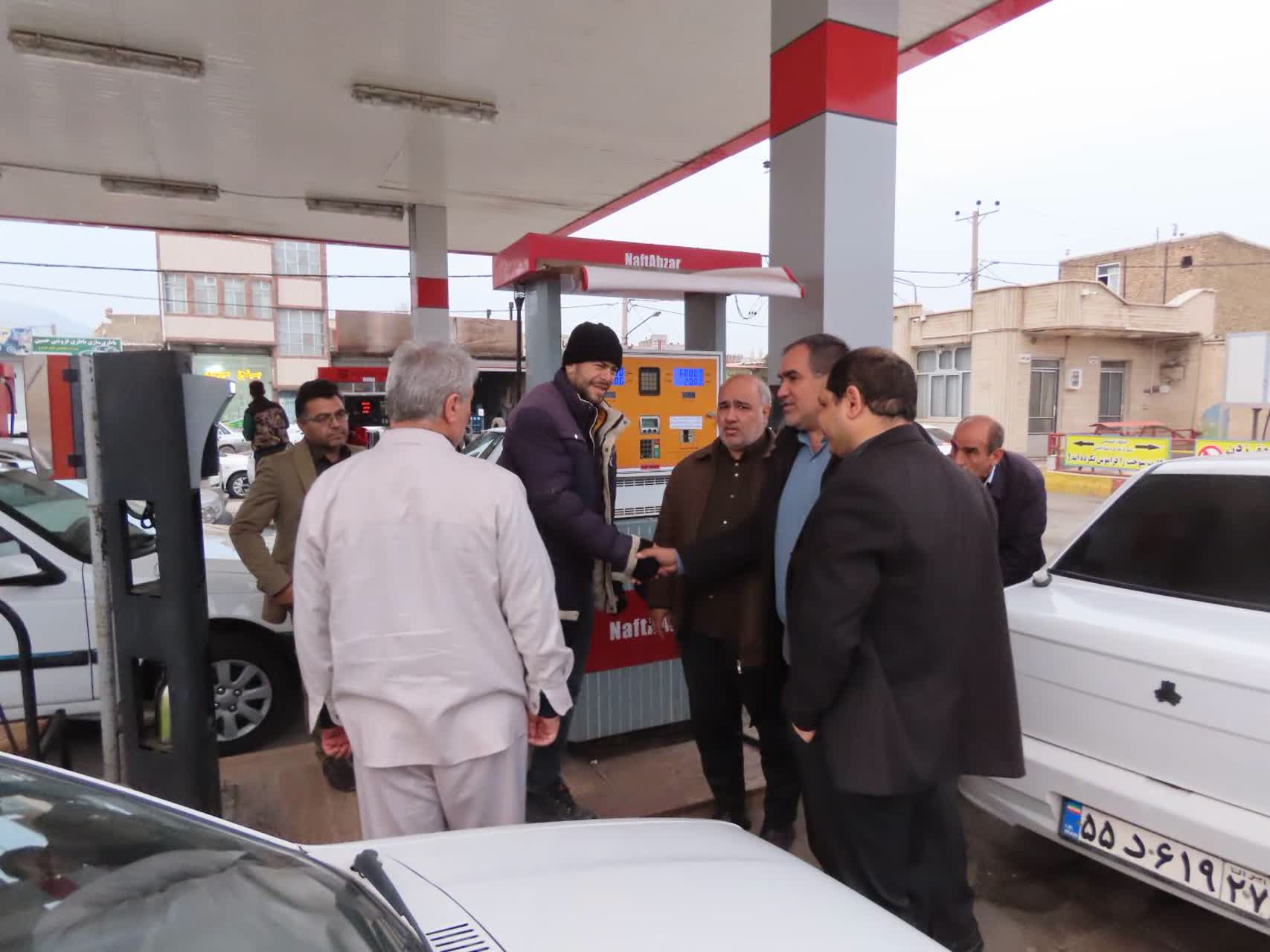 فرماندار شهرستان چایپاره از جایگاه‌های عرضه سوخت در سطح شهر بازدید کرد