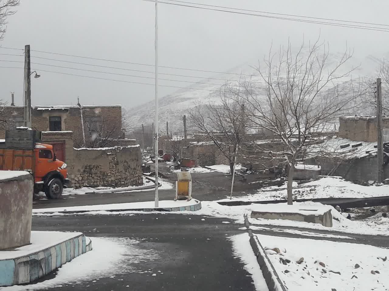 سفیدپوش شدن چایپاره با برف زمستانی