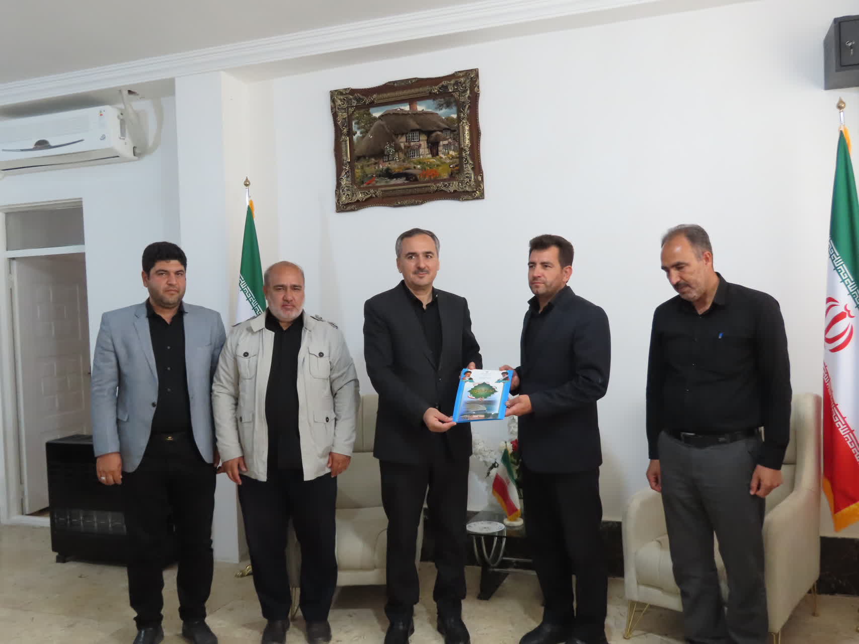 تجلیل فرماندار چایپاره از شهردار حاجیلار