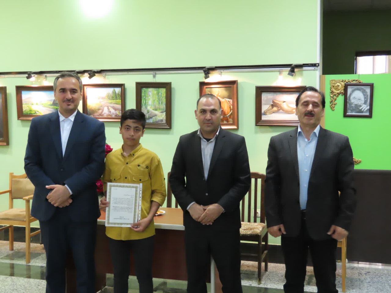 گزارش تصویری آیین تجلیل از هنرمندان گروه نقاشی
