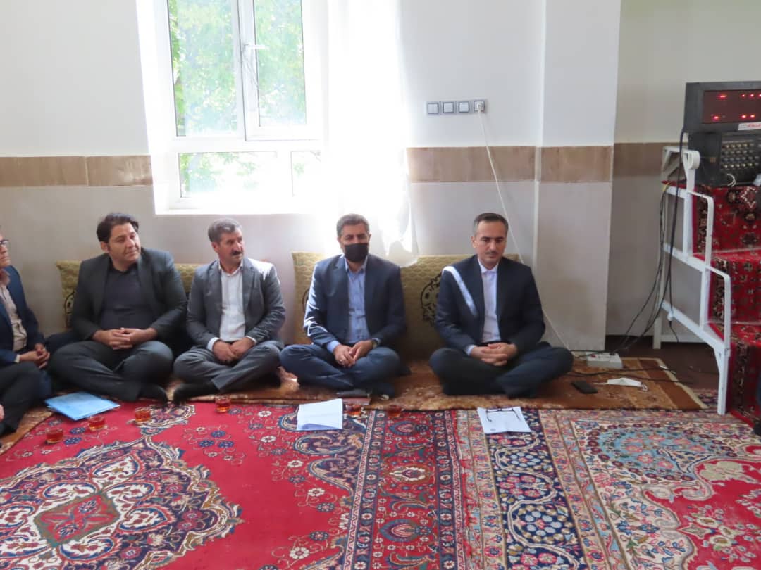 فرماندار شهرستان چایپاره از روستای حسین آباد دوزن بازدید و با مردم شریف آن روستا دیدار نمود.