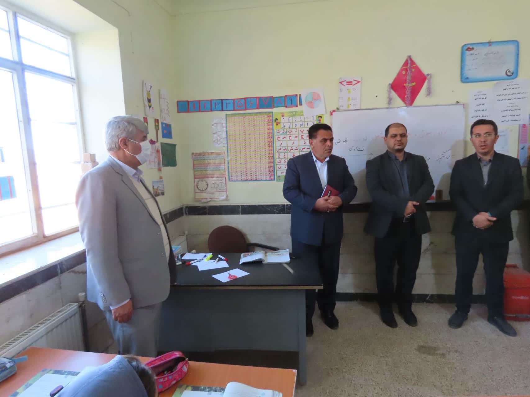بازدید فرماندار شهرستان چایپاره از مدرسه تربیت روستای الهوردی کندی