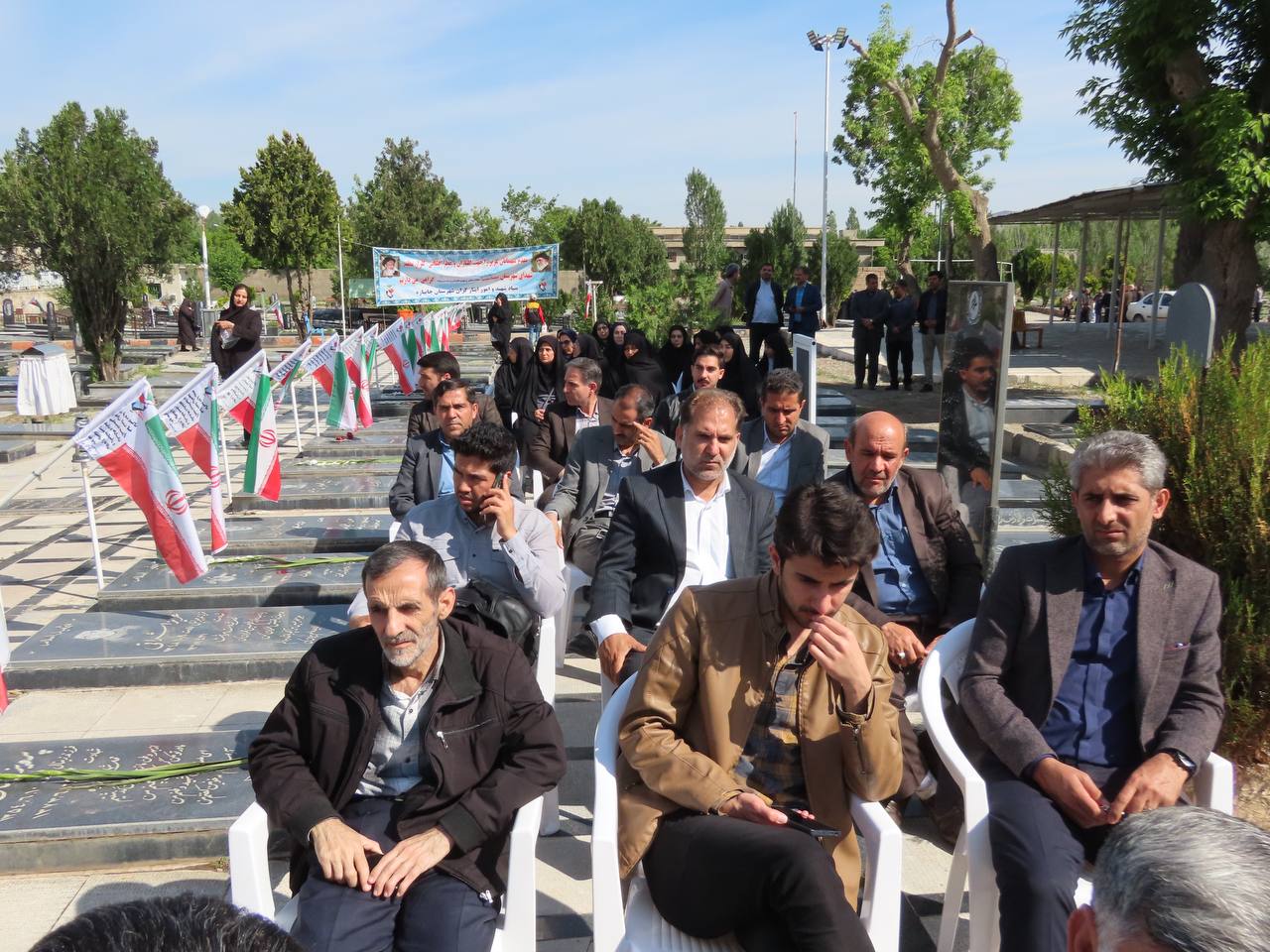 غبار روبی و عطرافشانی گلزار شهدای شهرستان چایپاره