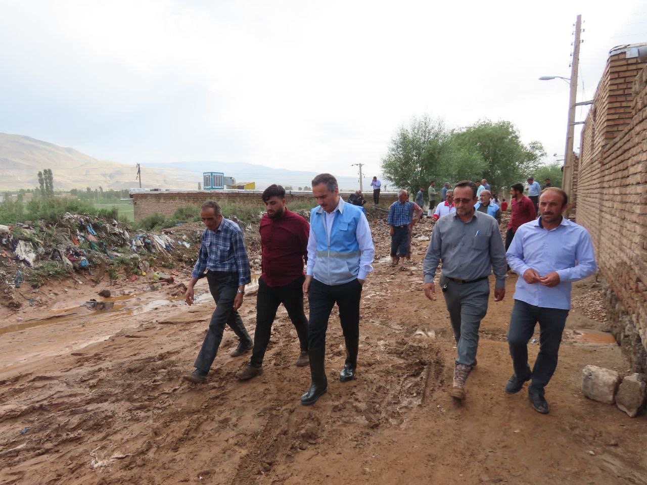بازدید میدانی فرماندار از روستای سیل زده بابل آباد