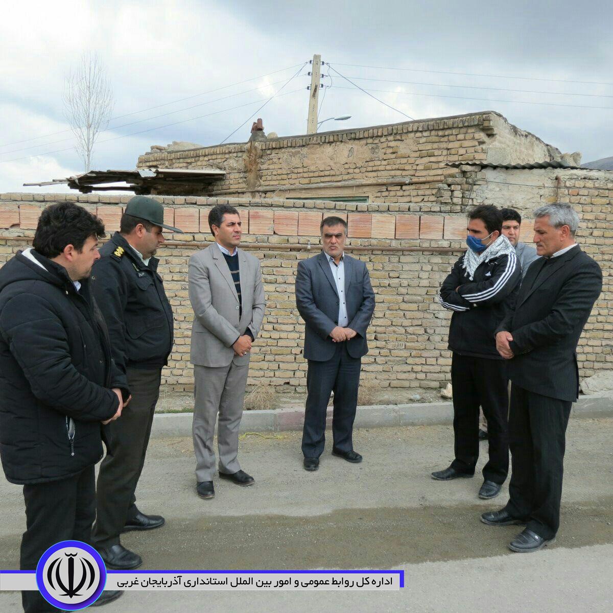 بازدید فرماندار از عملیات ضدعفونی خودروها در ورودی روستای چورس