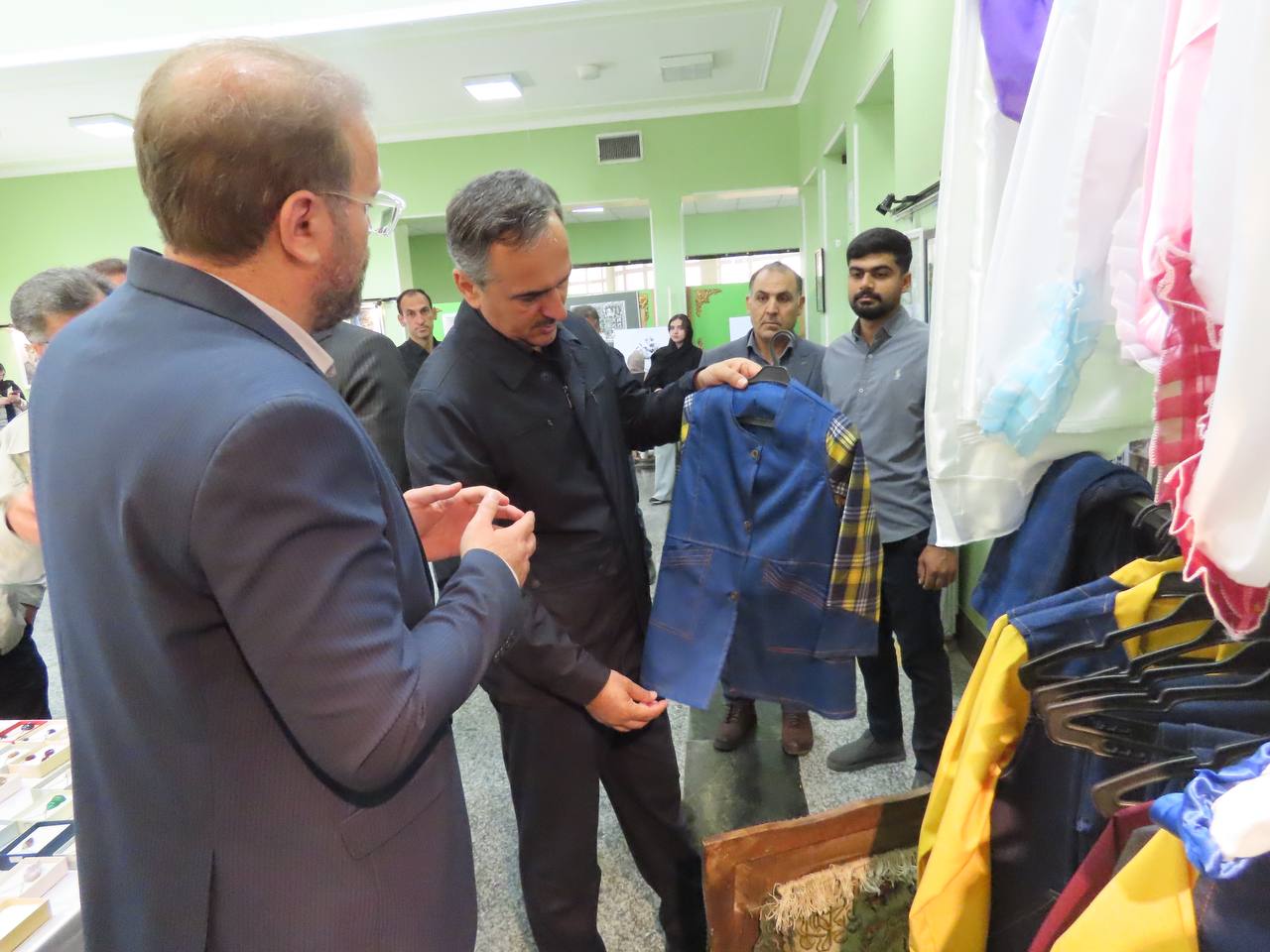 افتتاح نمایشگاه انواع صنایع دستی و غذایی مشاغل خانگی شهری و روستایی