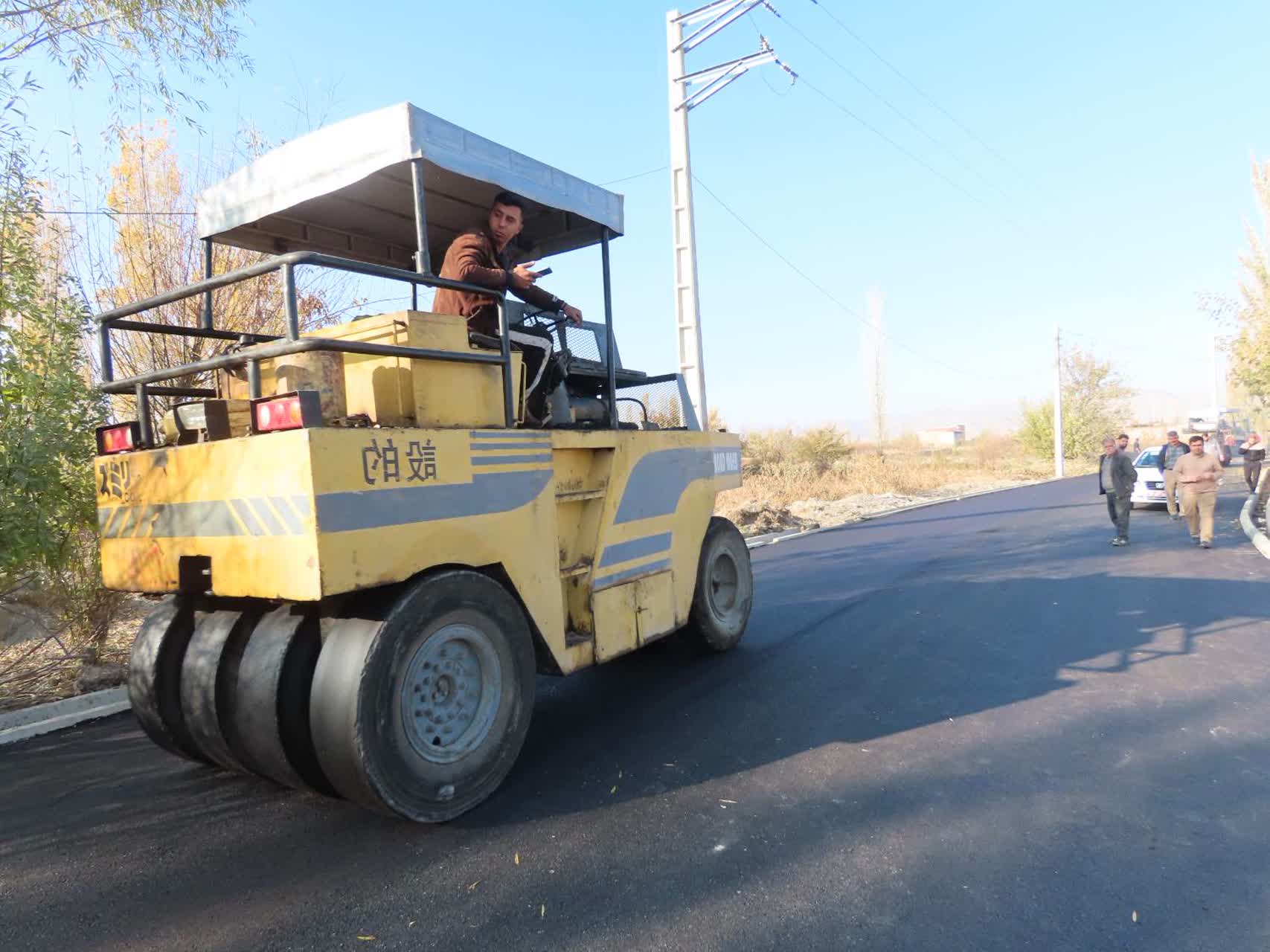 طرح عمرانی بهسازی و آسفالت معابر روستای حسین بگلو آماده افتتاح شد