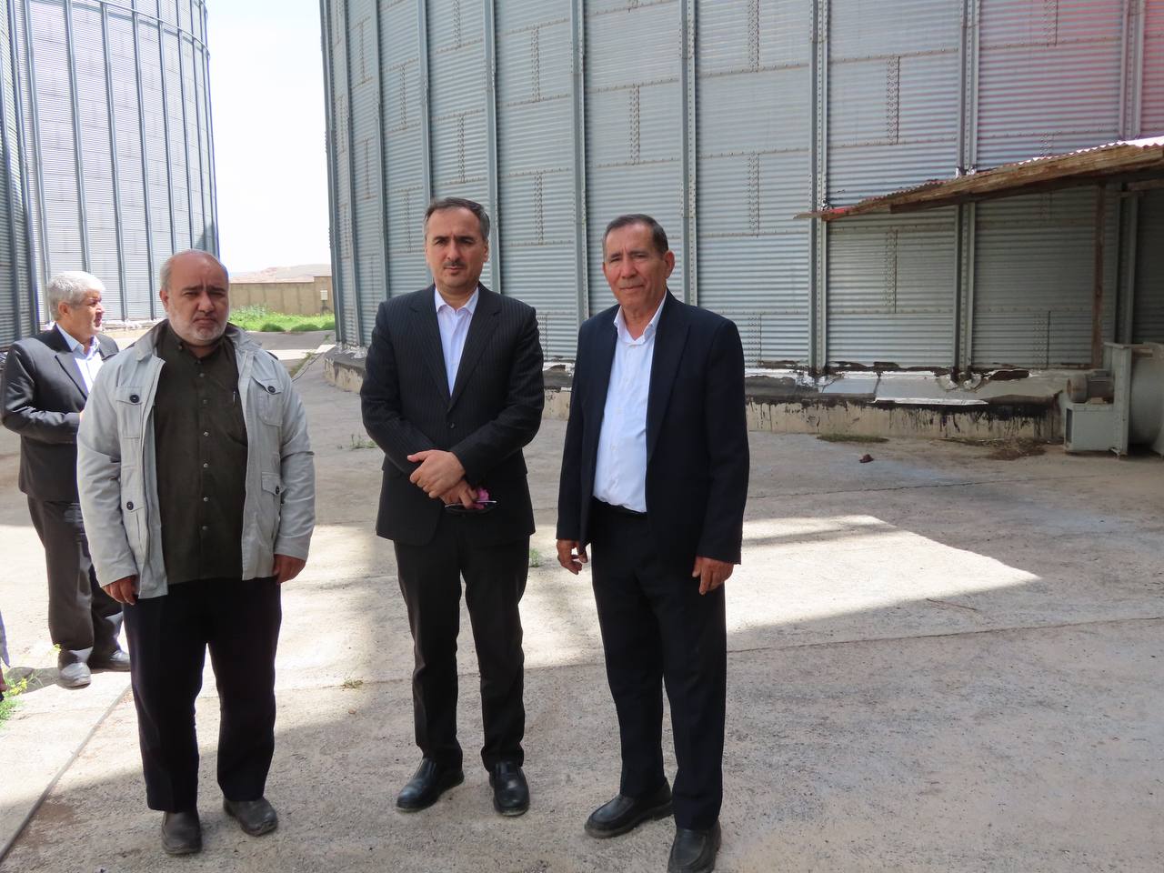 بازدید اعضای کارگروه آرد و نان شهرستان چایپاره از سیلو و مرکز خرید گندم آران دشت