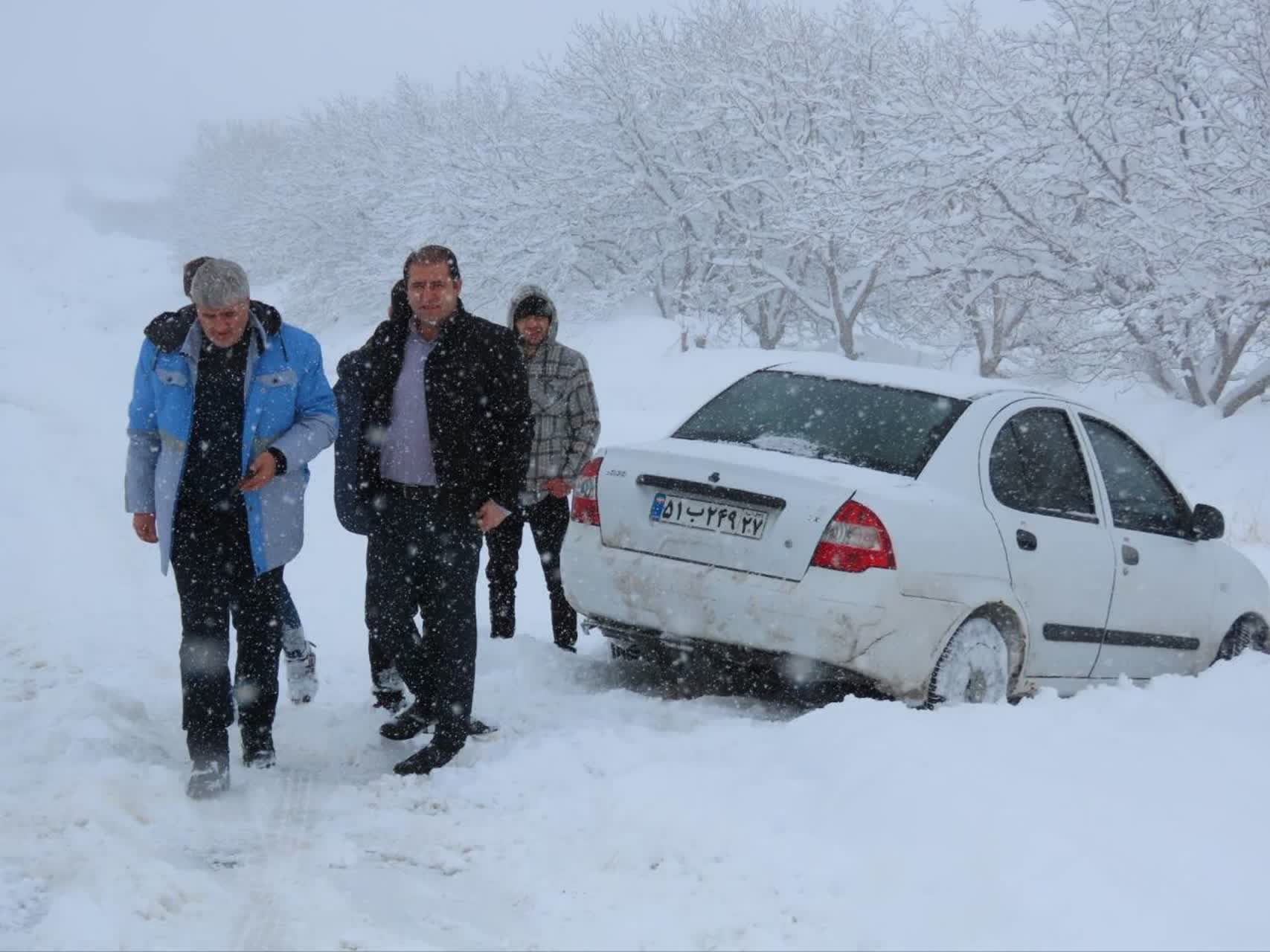 بازدید فرماندار چایپاره از عملیات بازگشایی و برف روبی جاده های اصلی و فرعی شهرستان