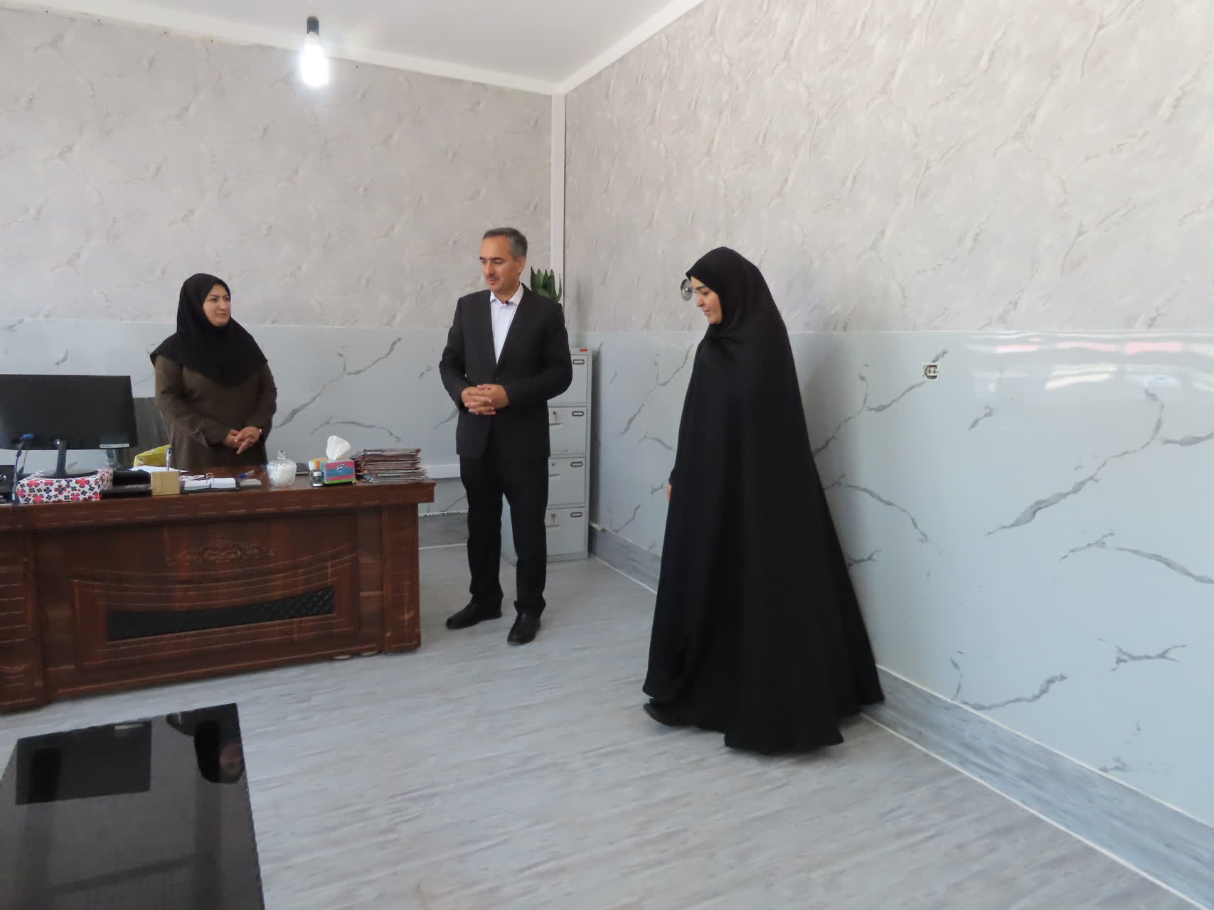 بازدید سرزده سعید شکورزاده فرماندار چایپاره از اداره بهزیستی